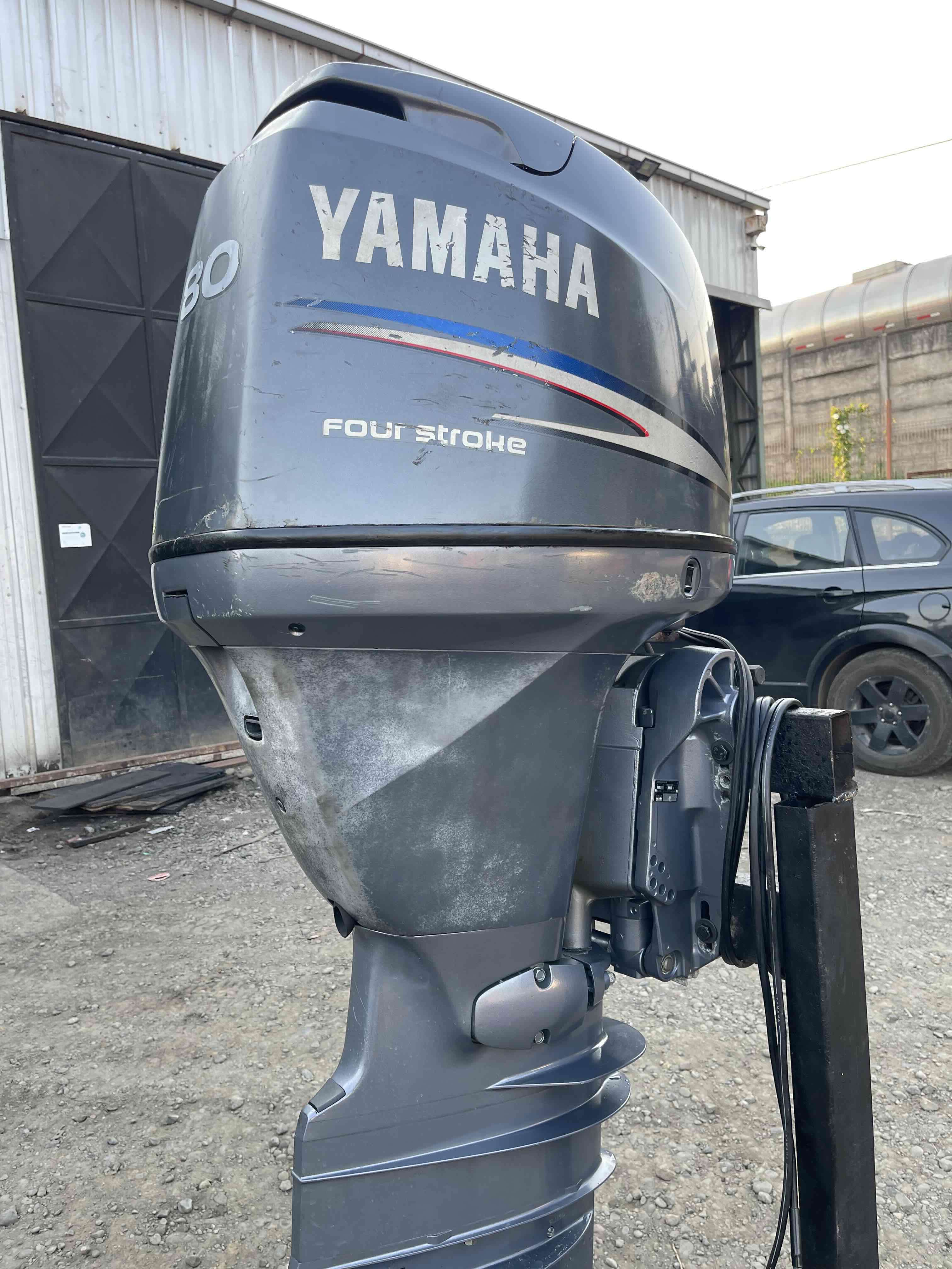 Motor fuera de borda Yamaha 80HP - miniatura 4