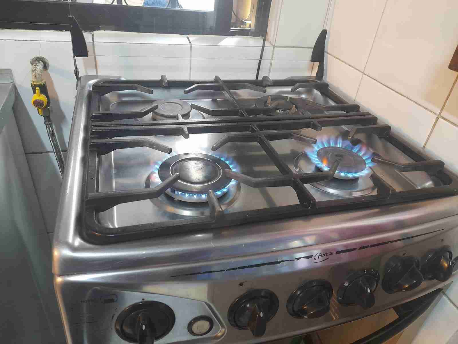 Cocina con horno y grill - miniatura 2