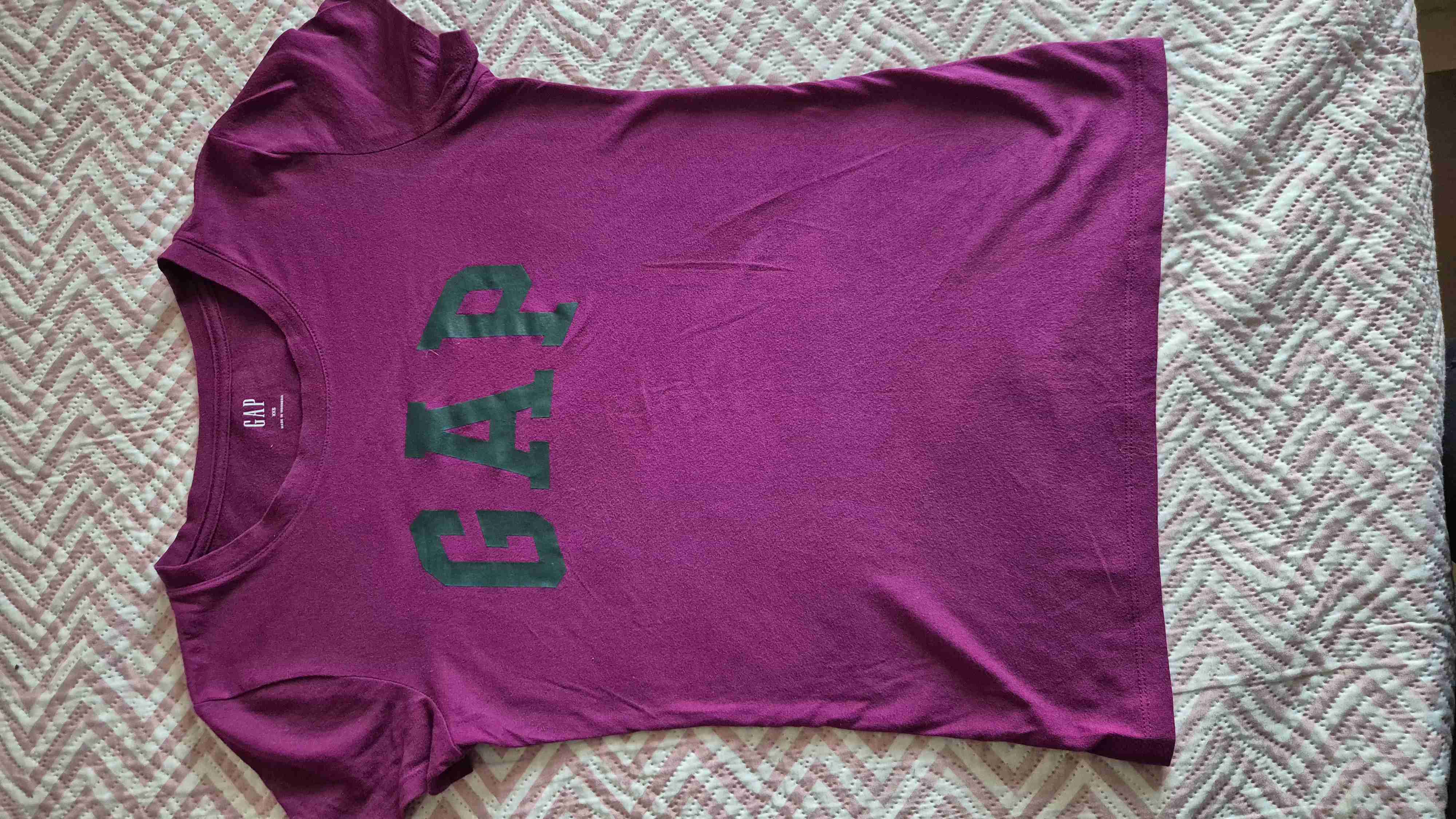 Polera morada GAP para mujer