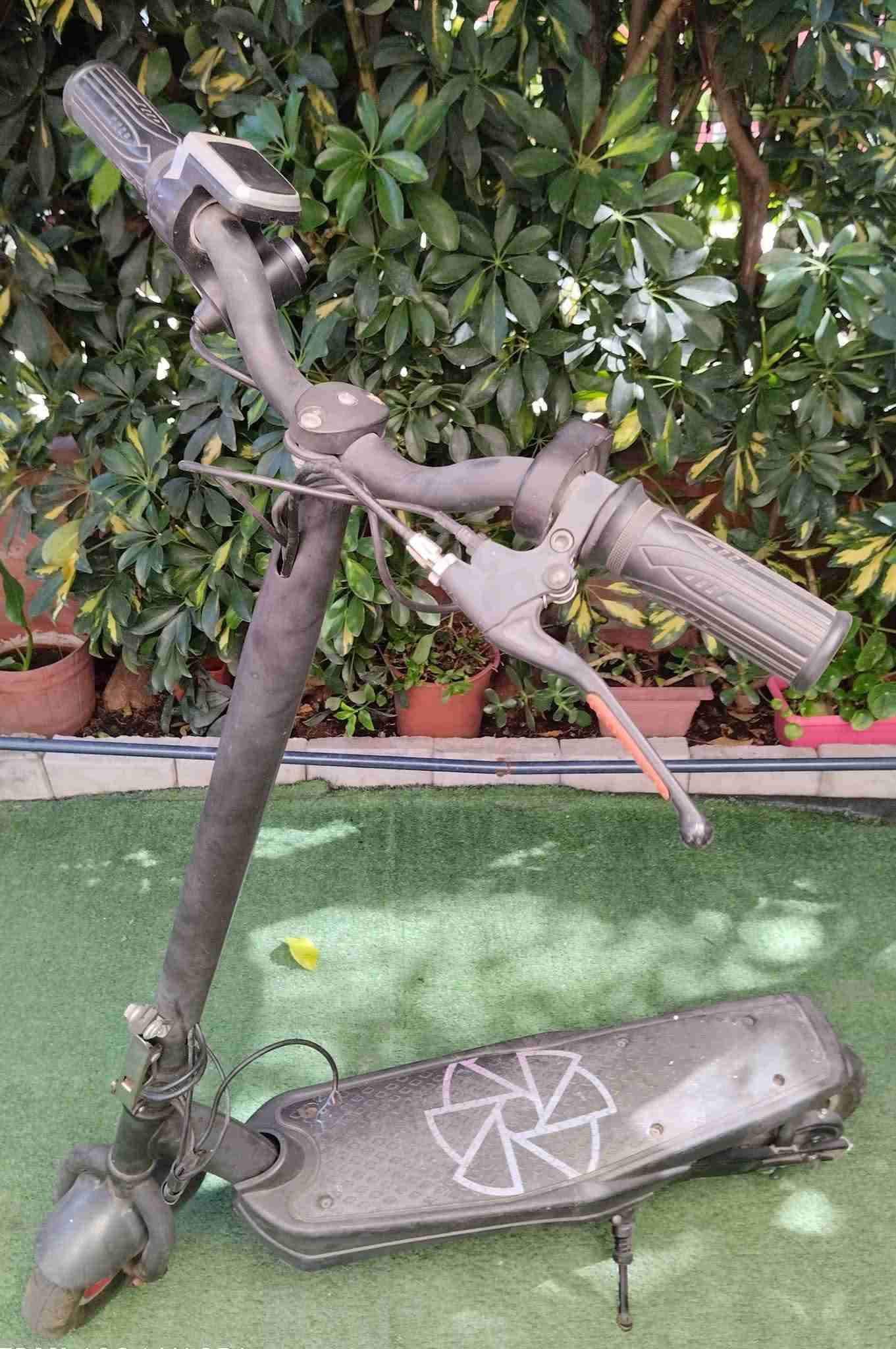 Scooter eléctrico - miniatura 2