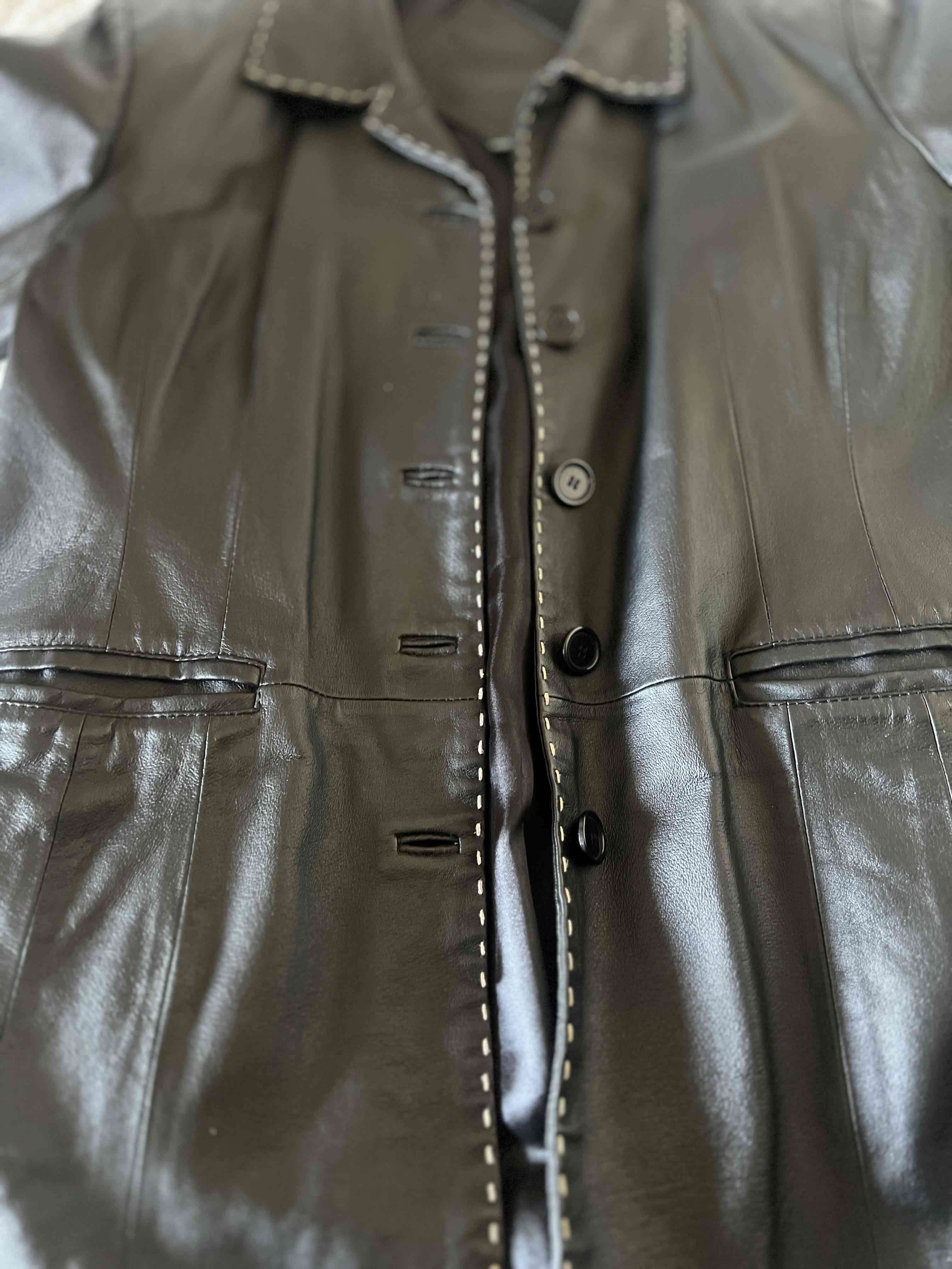 Chaqueta de cuero negra - miniatura 3