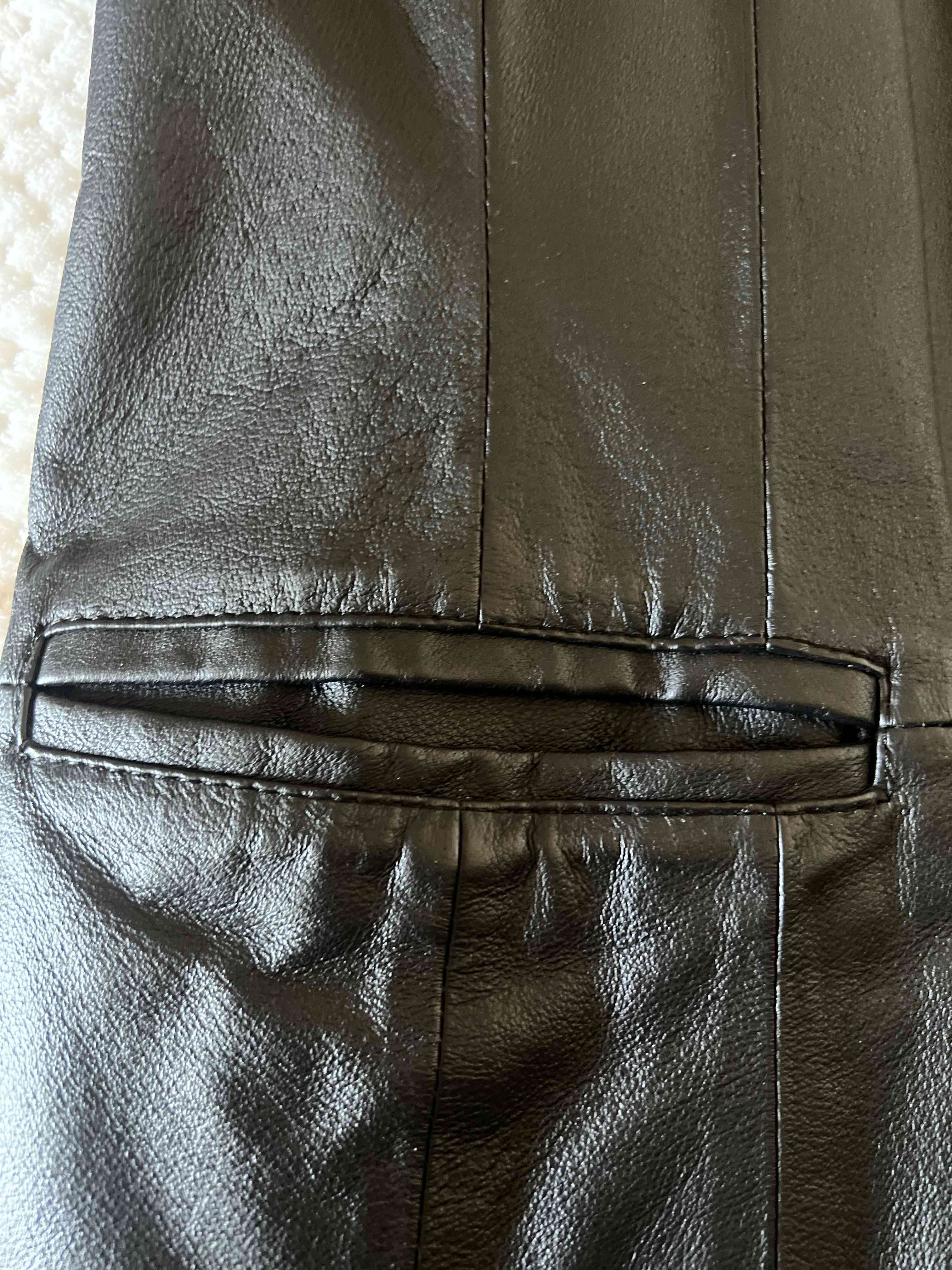 Chaqueta de cuero negra - miniatura 4