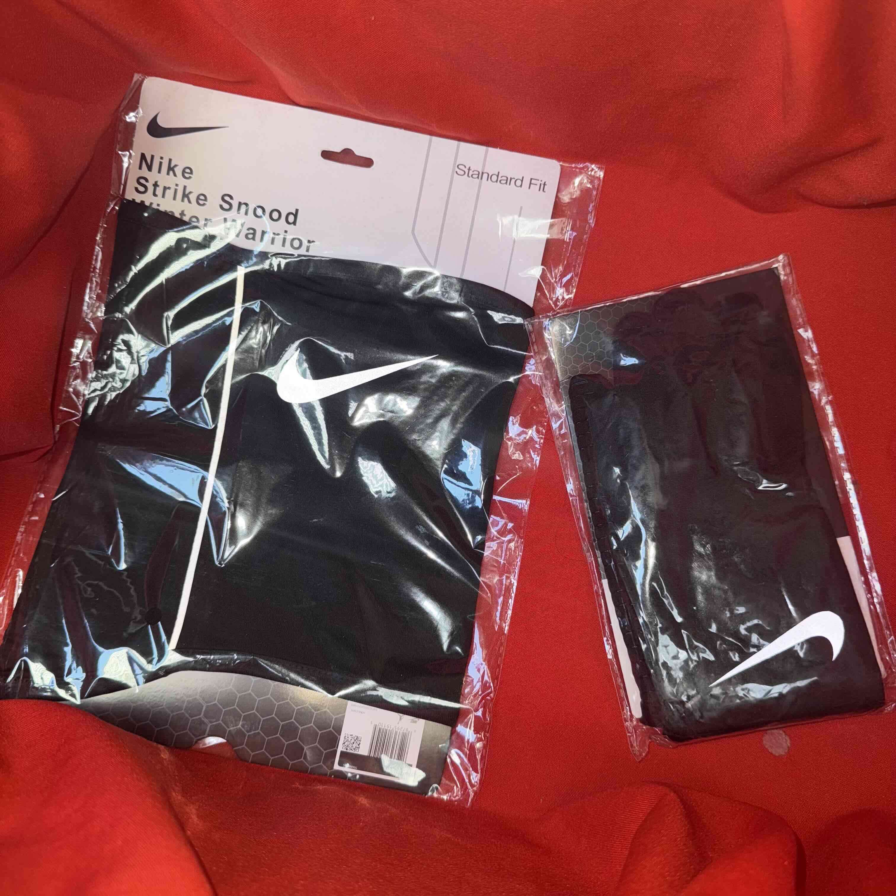 Set pasamontañas y guantes negros - miniatura 3