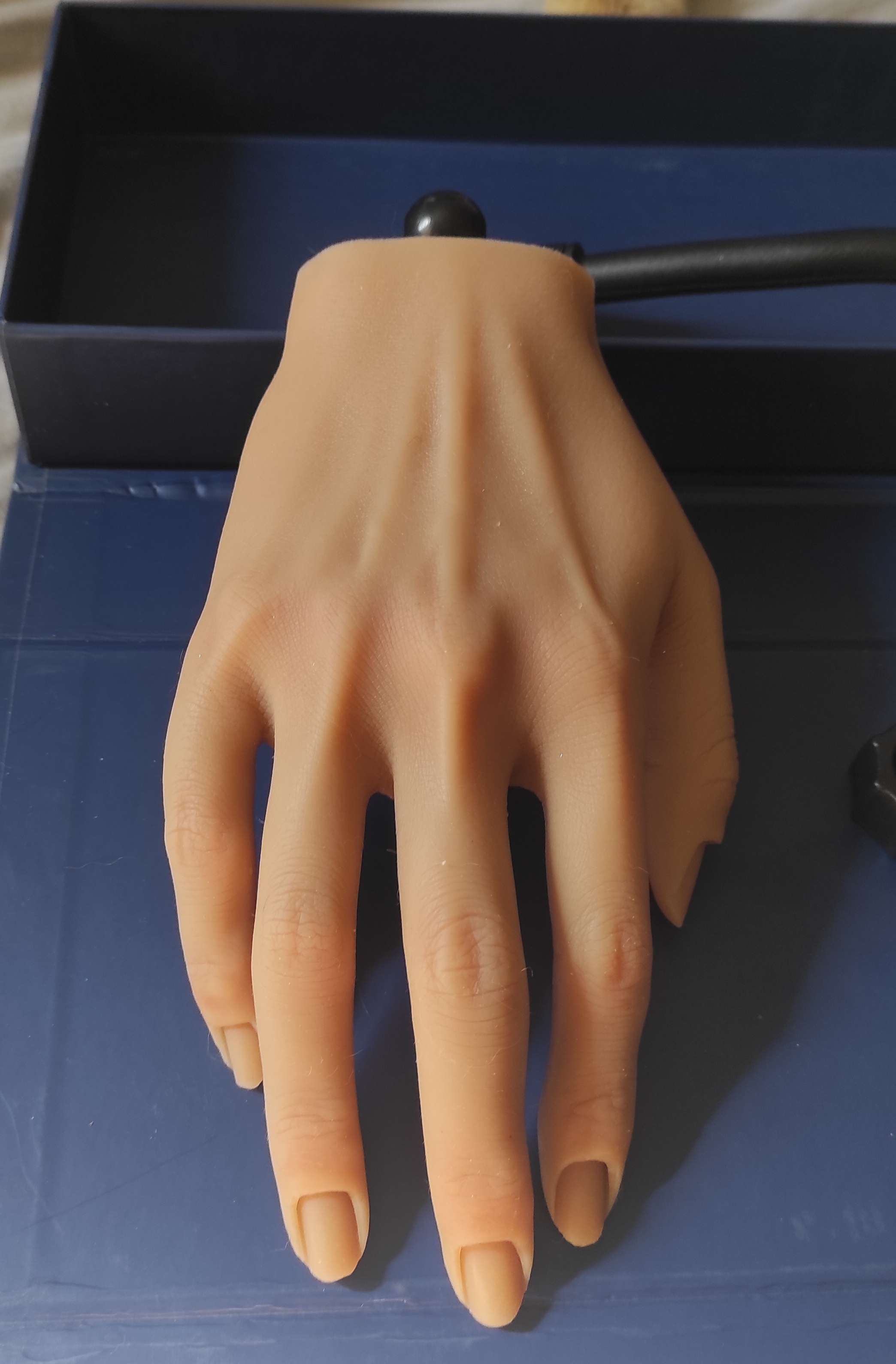 Mano de silicona con soporte, práctica para uñas - miniatura 2