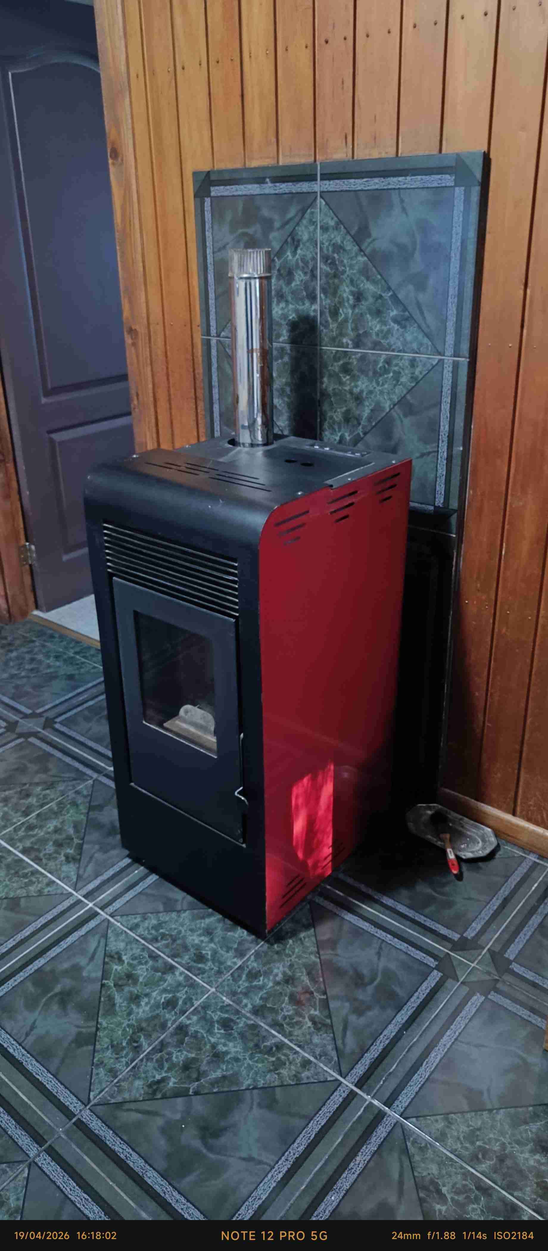 Estufa a pellet roja Eva Stampaggi 7,45kw - miniatura 1