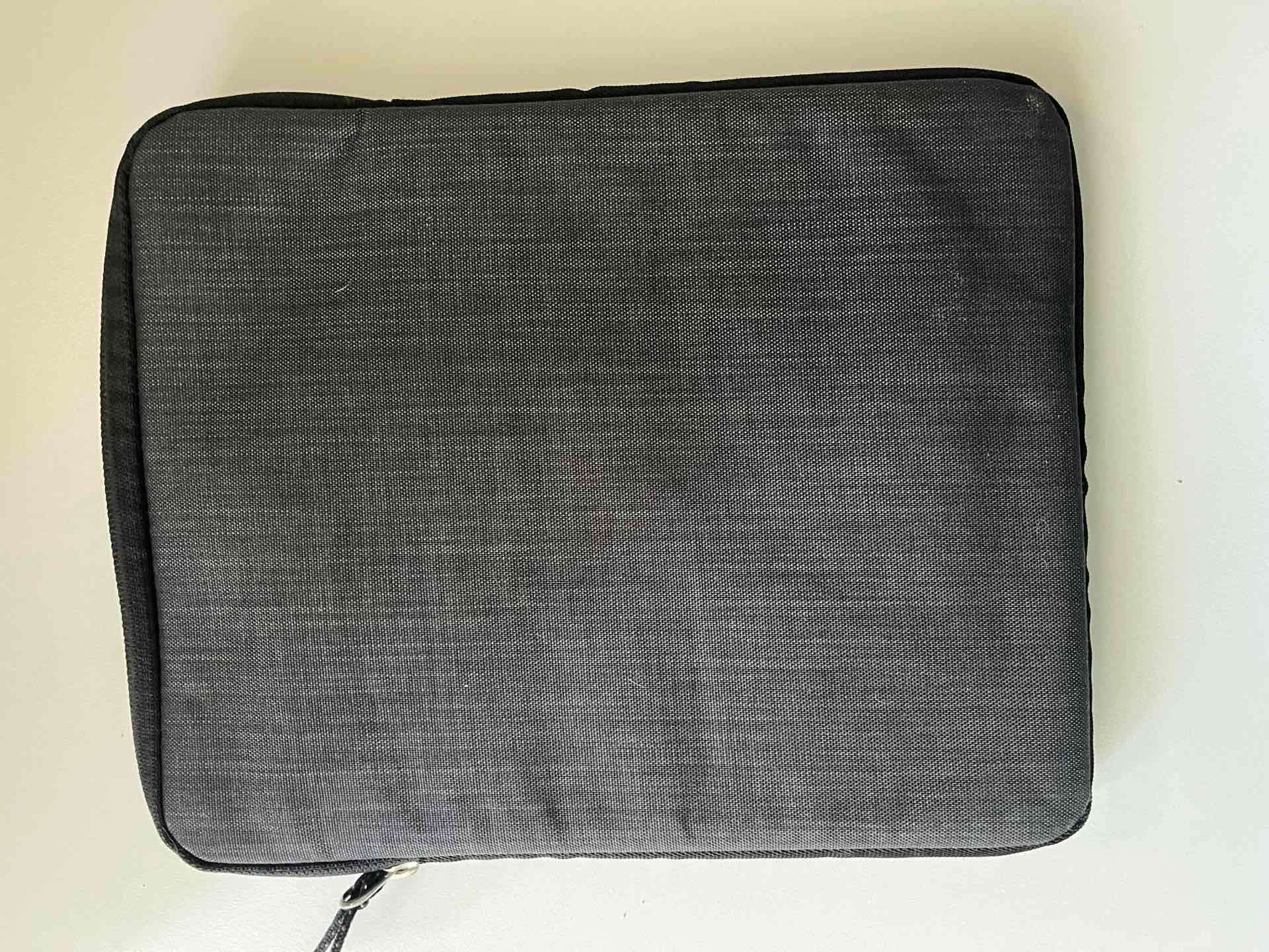 - [ ] Thule Strävan Sleeve para iPad Mini - Gray - miniatura 3