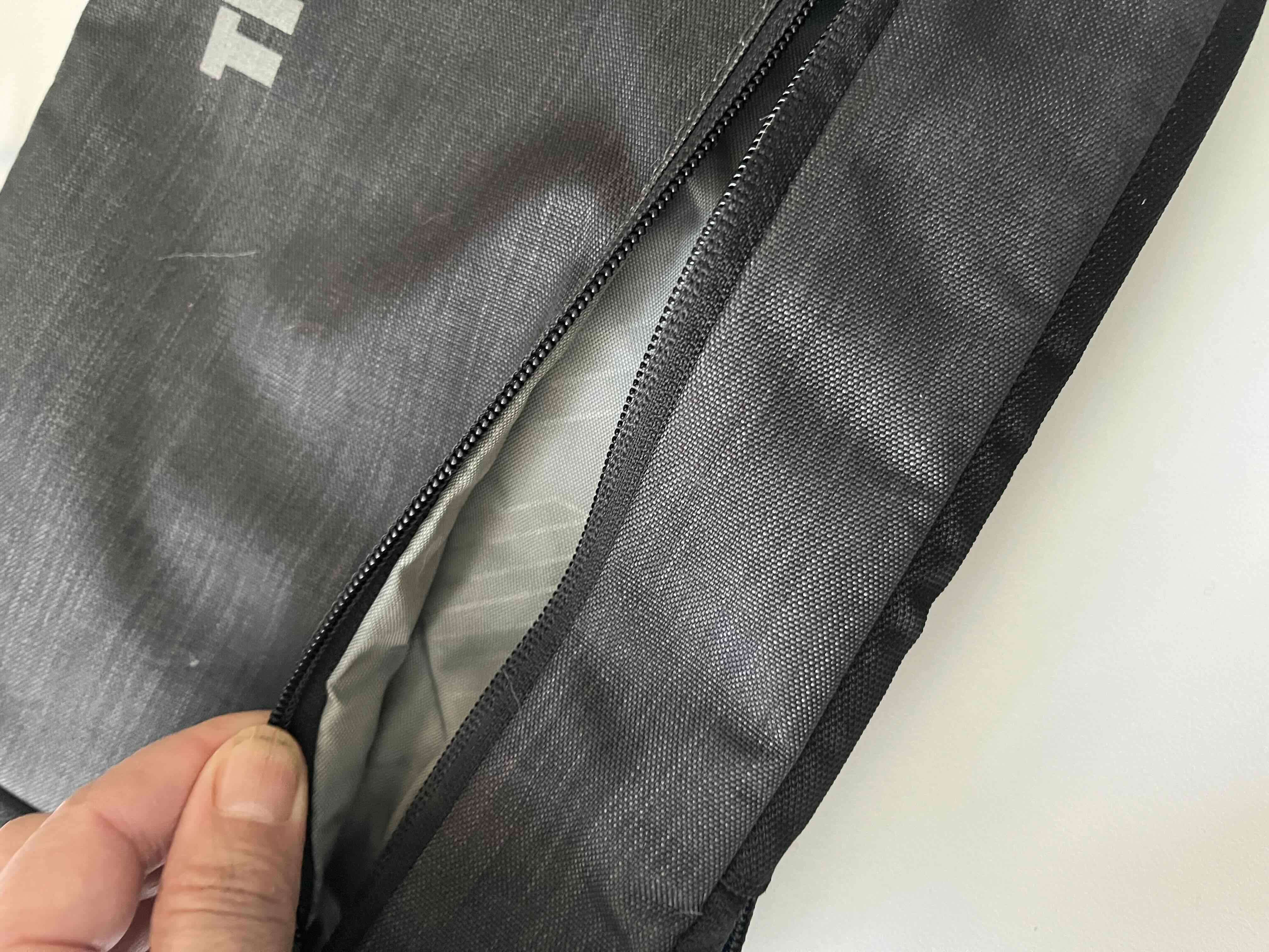 - [ ] Thule Strävan Sleeve para iPad Mini - Gray - miniatura 5