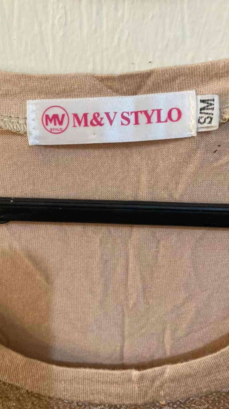 Polera lentejuelas doradas sin mangas - miniatura 2