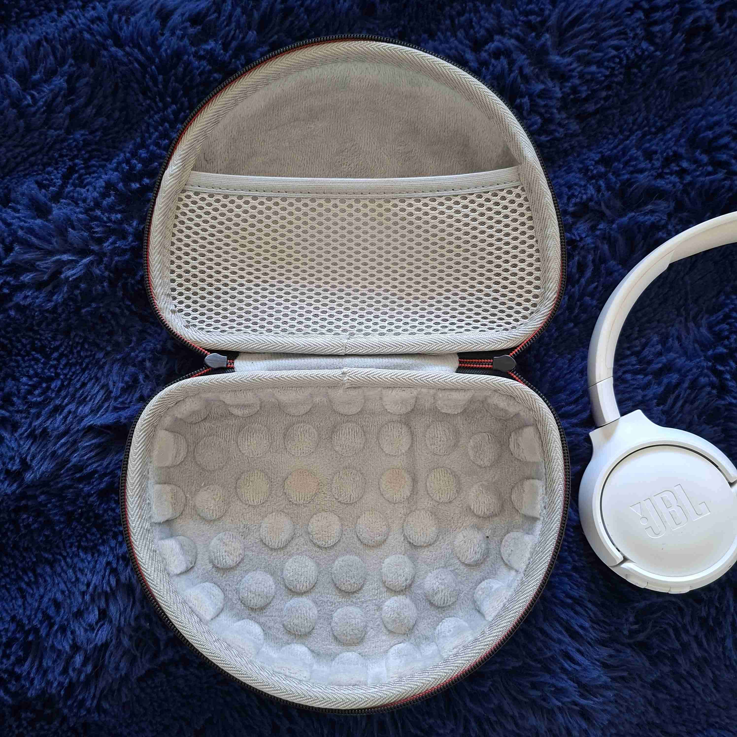 Audífonos JBL blancos inalámbricos - miniatura 2