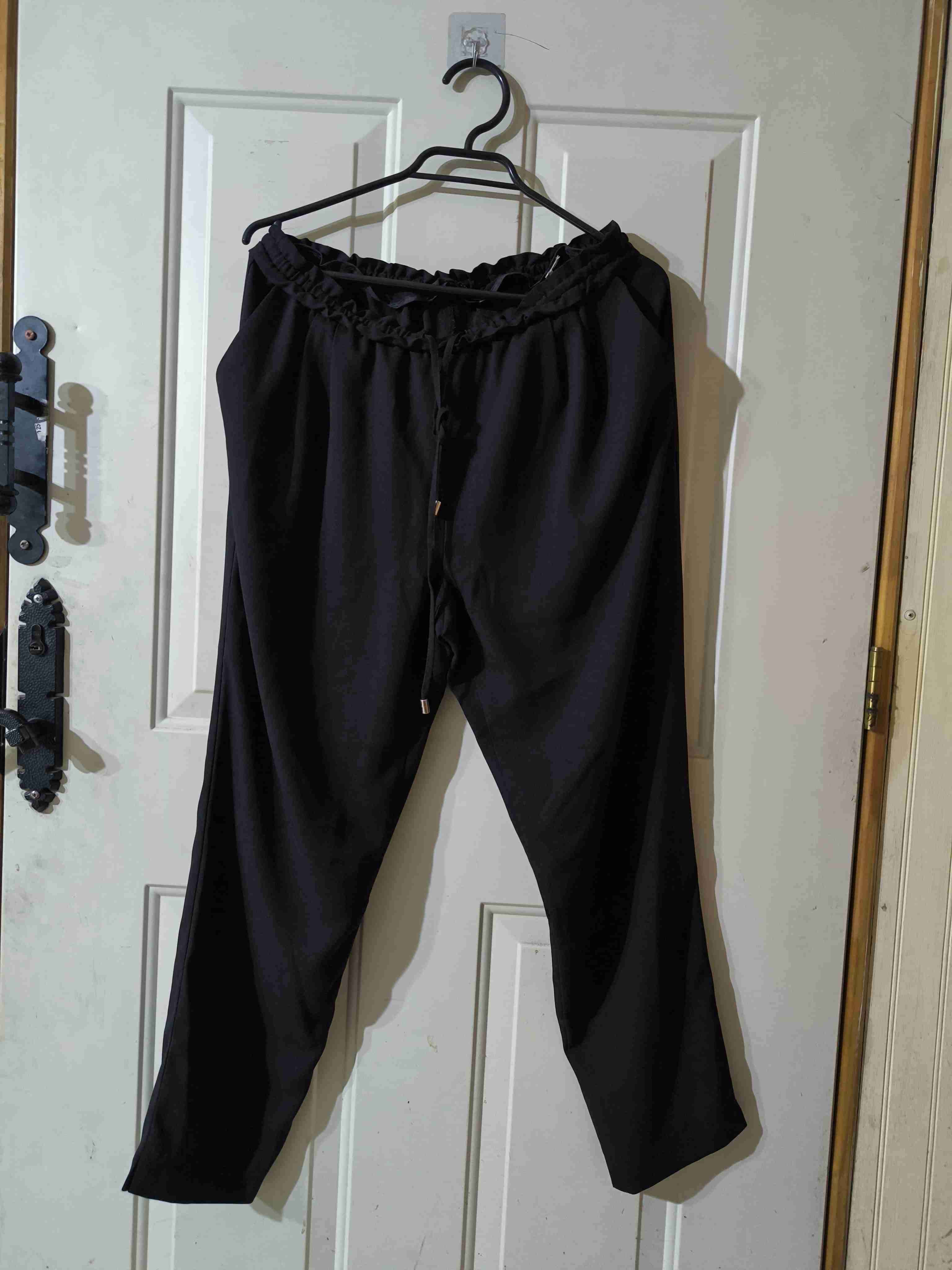 Pantalón negro casual