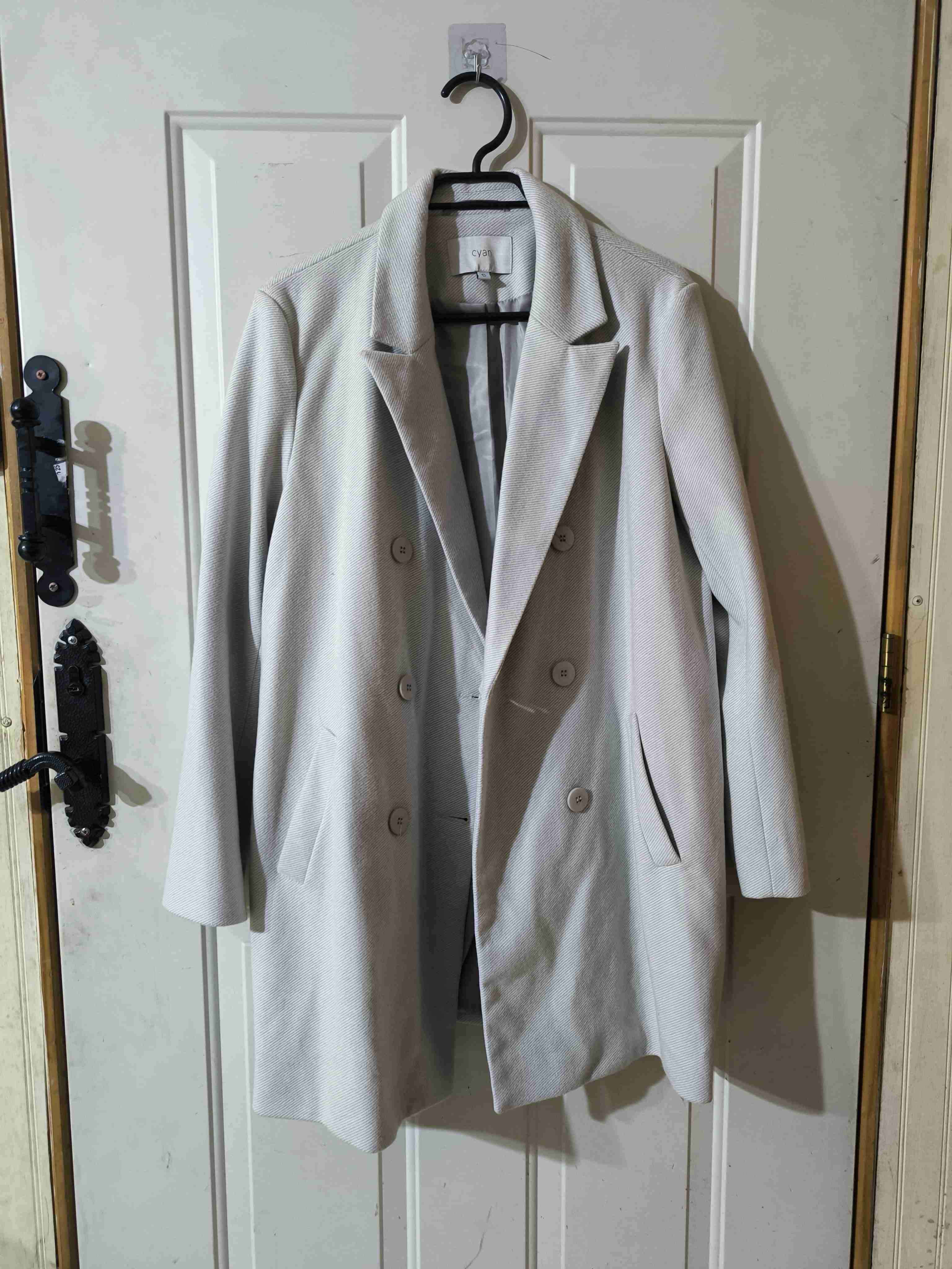 Abrigo gris claro elegante