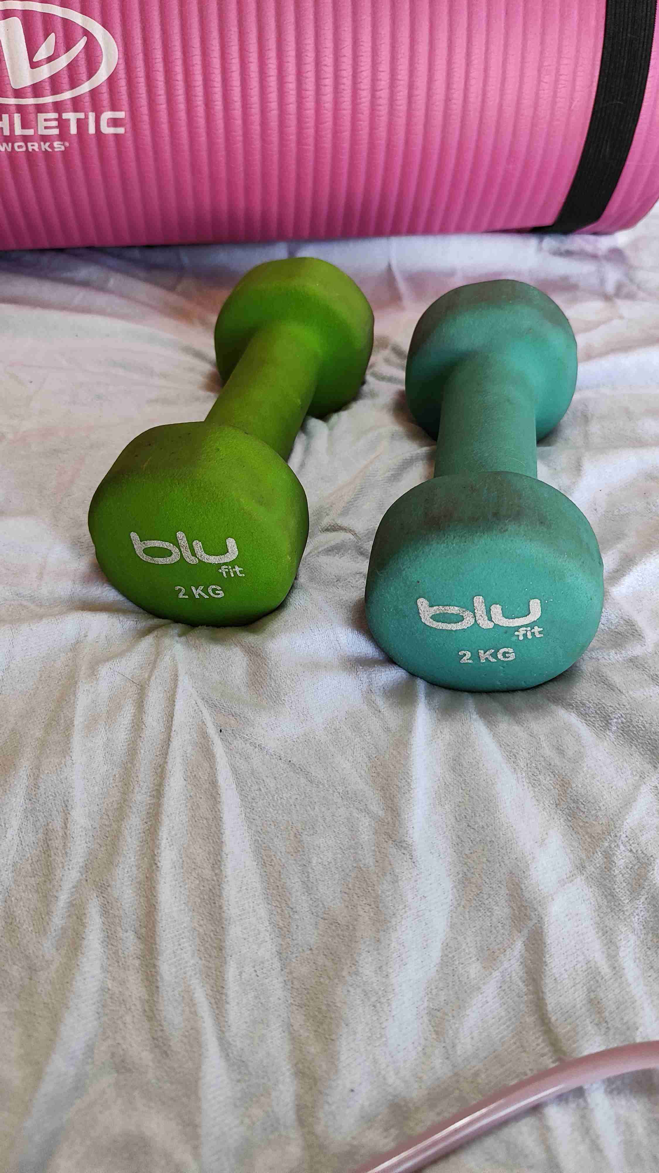 Set de ejercicios con mat y pesas - miniatura 3