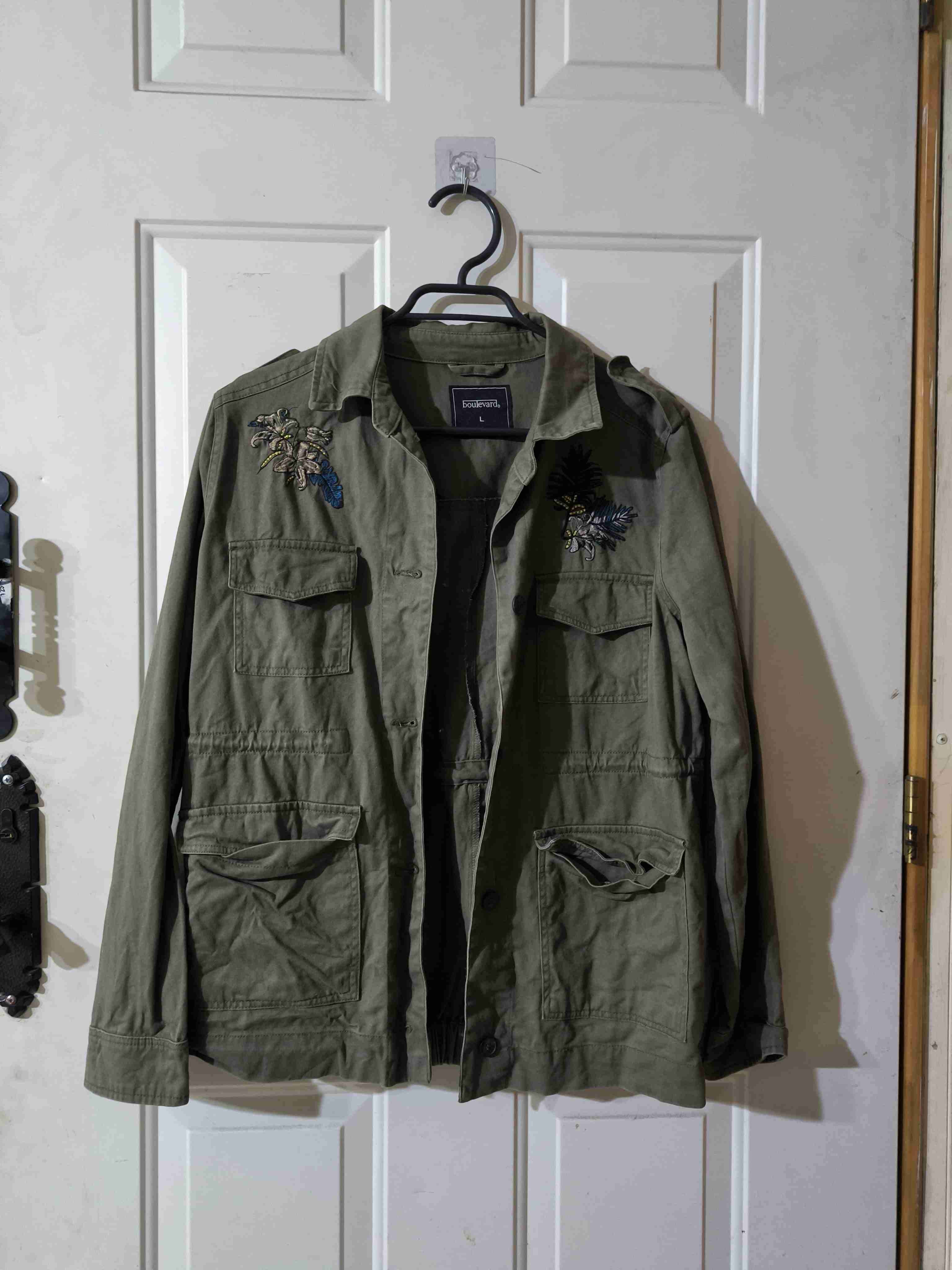 Chaqueta verde con bordados - miniatura 1