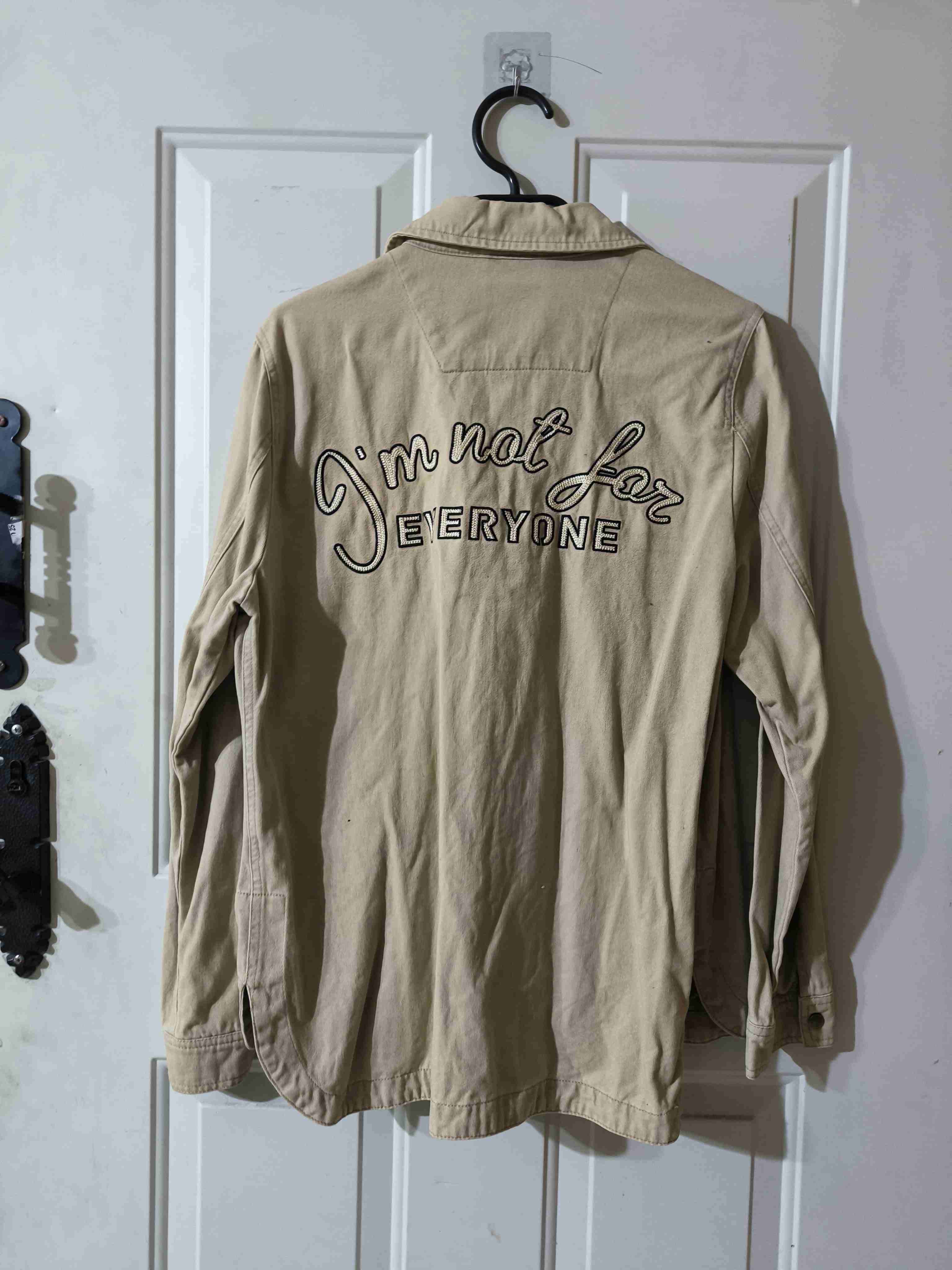 Chaqueta beige con parches - miniatura 2