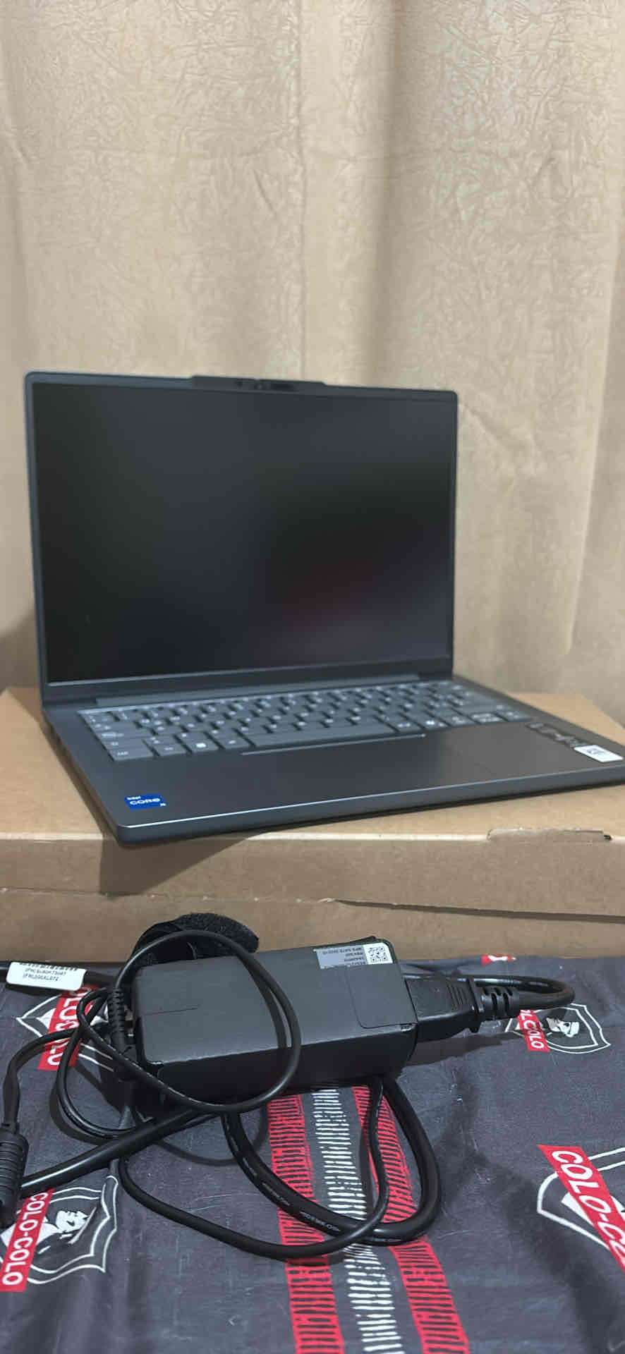 Laptop portátil con Intel Core i5 - miniatura 1