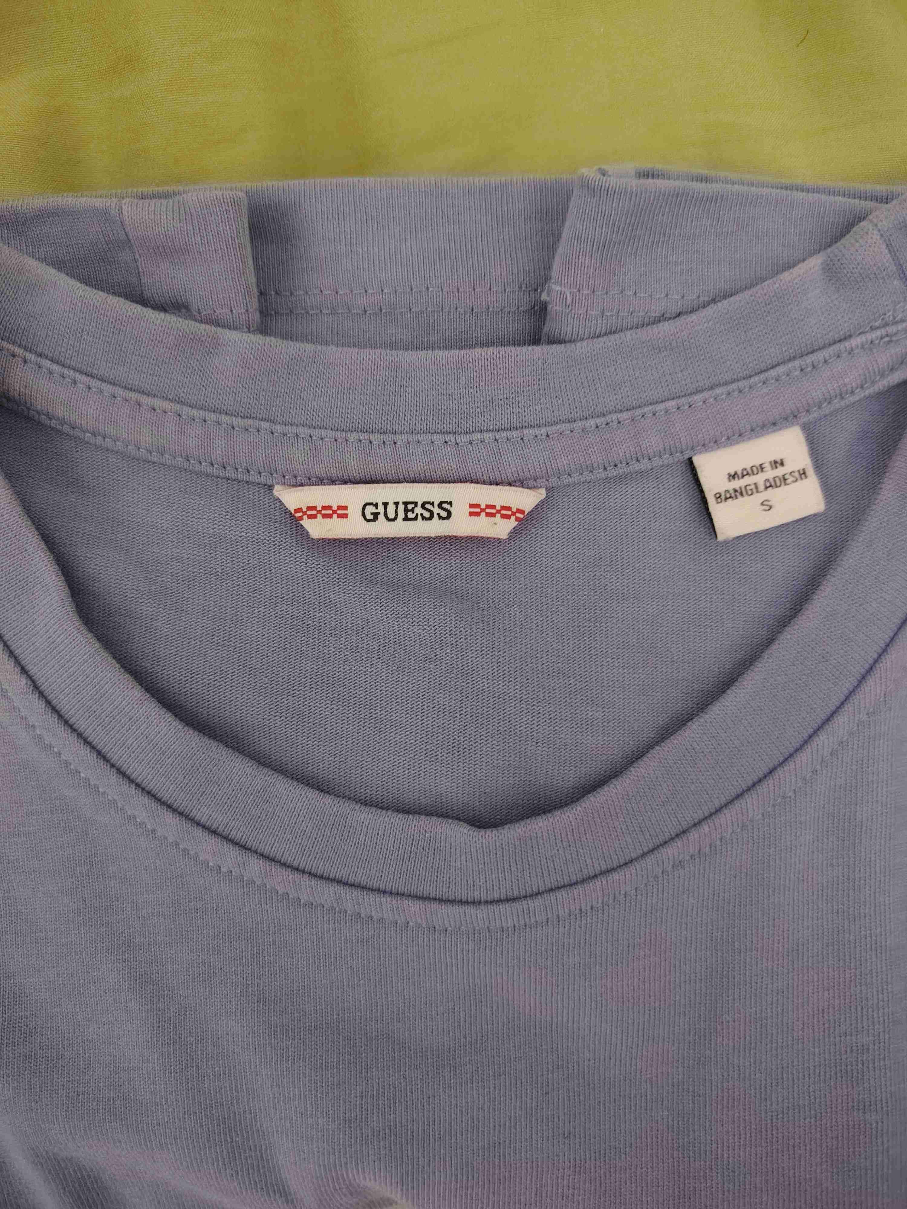 Polera Guess original talla S – como nueva - miniatura 2