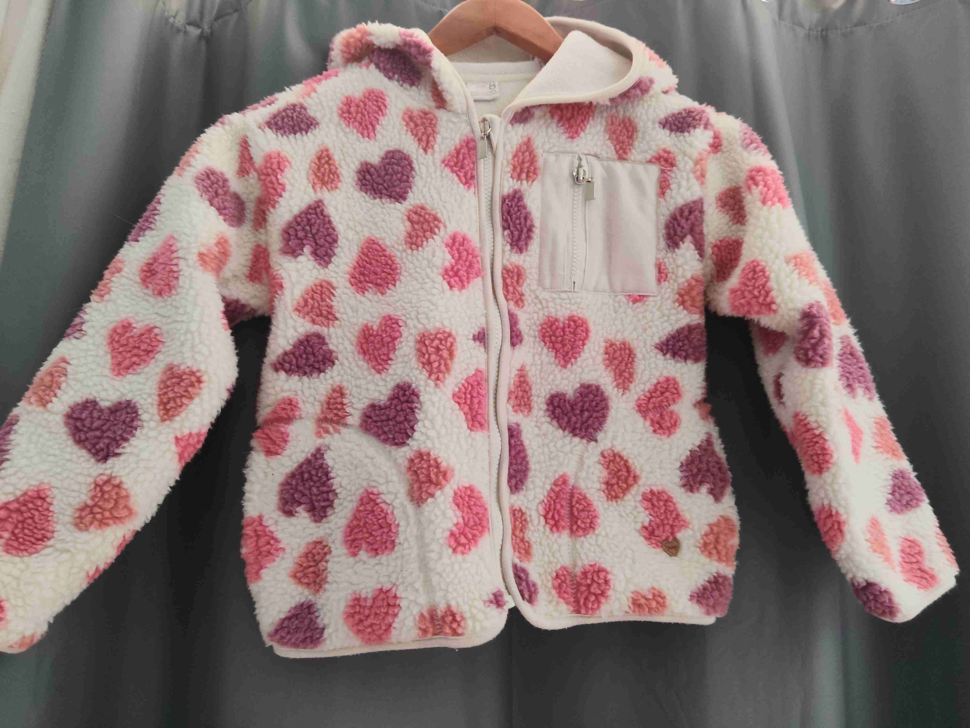 Chaqueta polar con corazones - miniatura 1