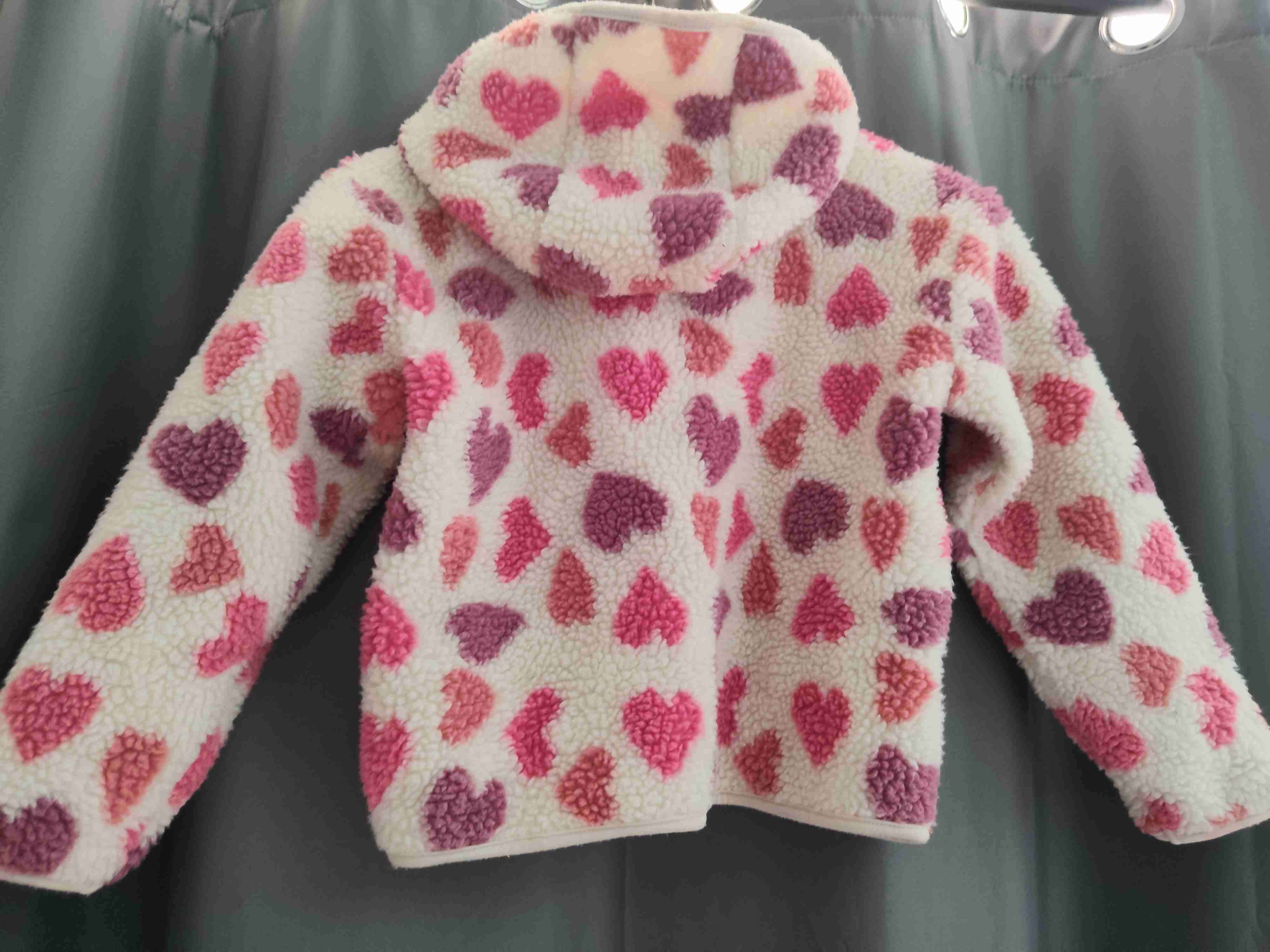 Chaqueta polar con corazones - miniatura 2
