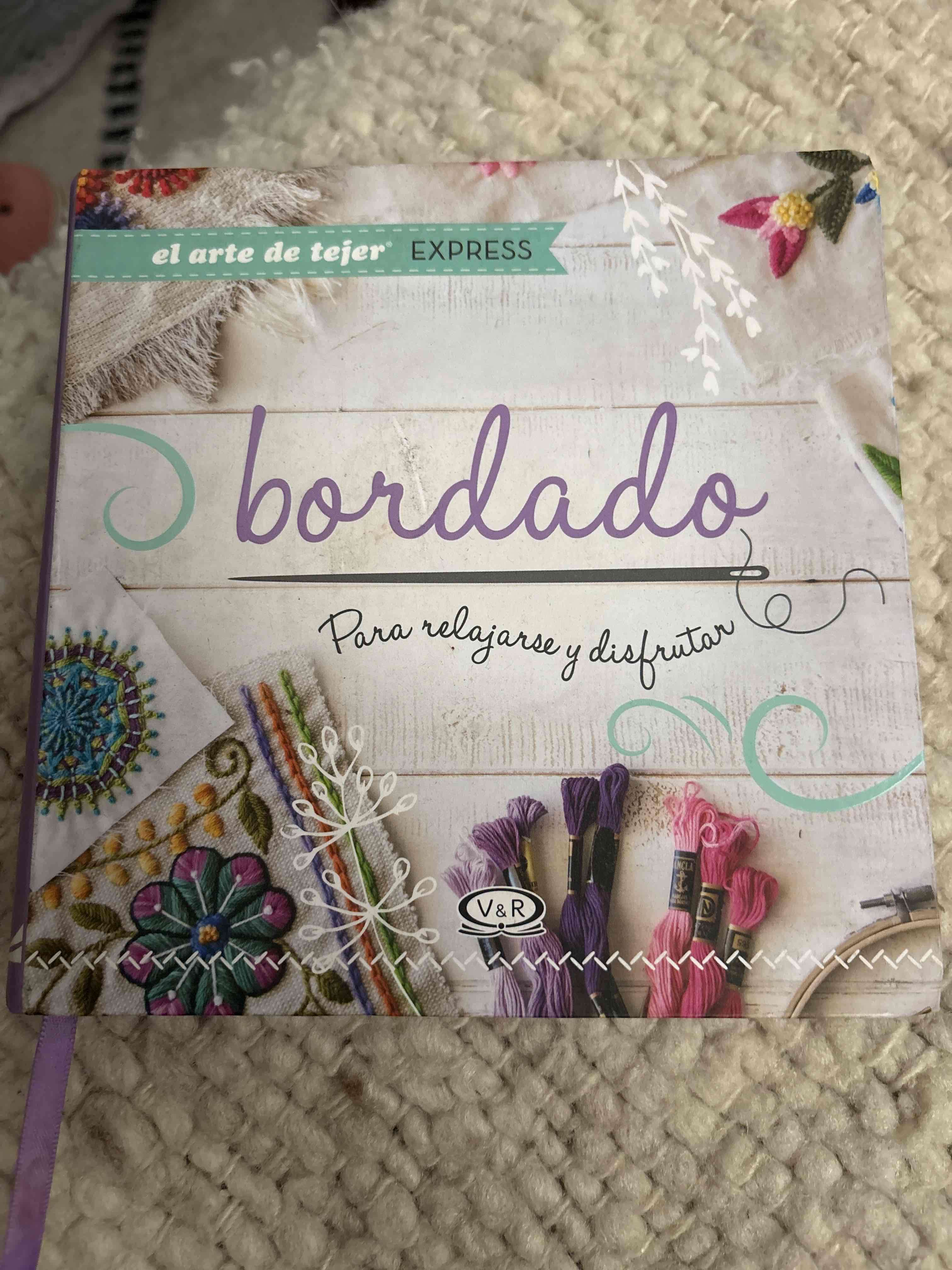 Libro de bordado "El arte de tejer"