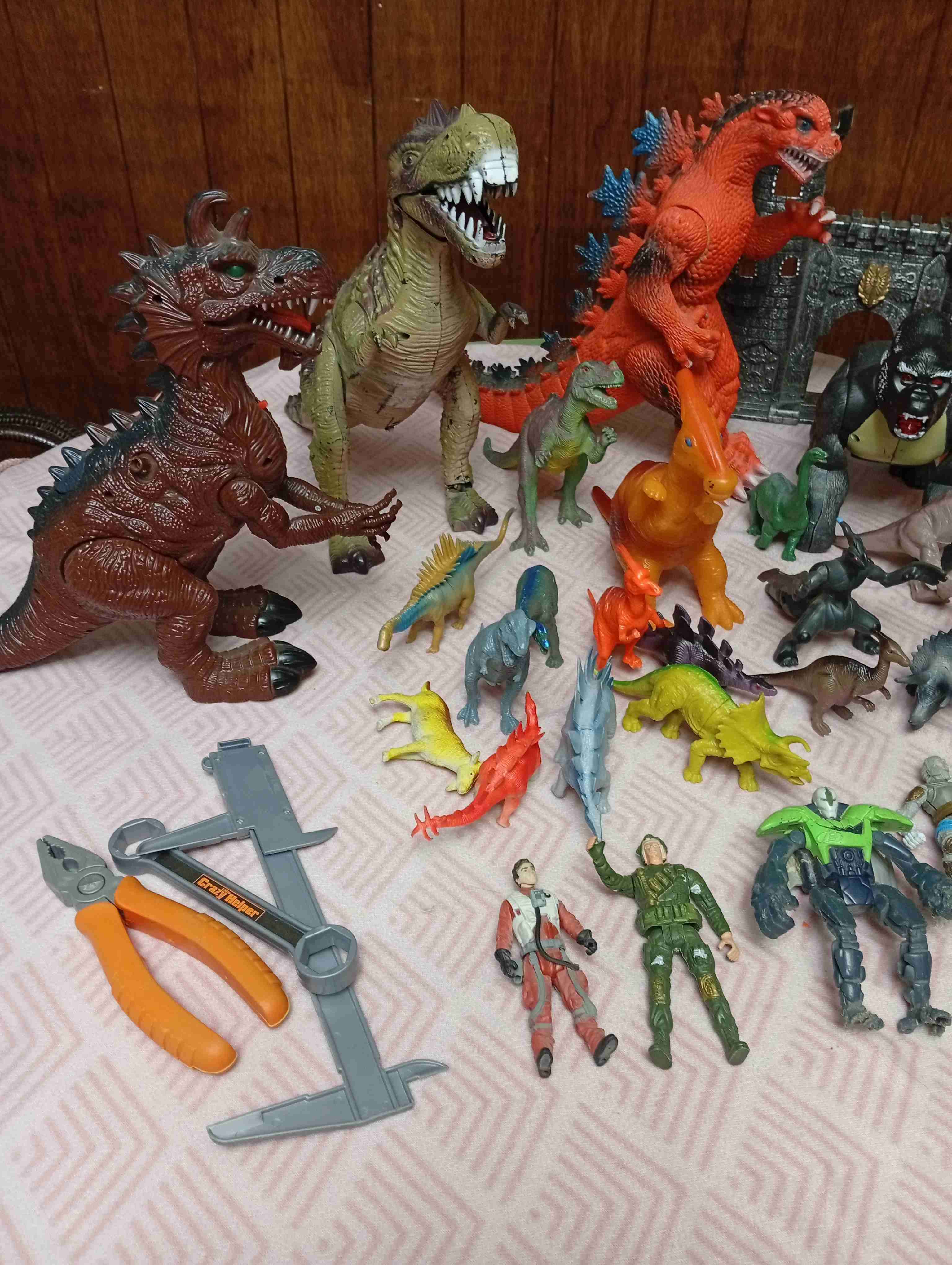 Gran variedad de juguetes para niños. - miniatura 2