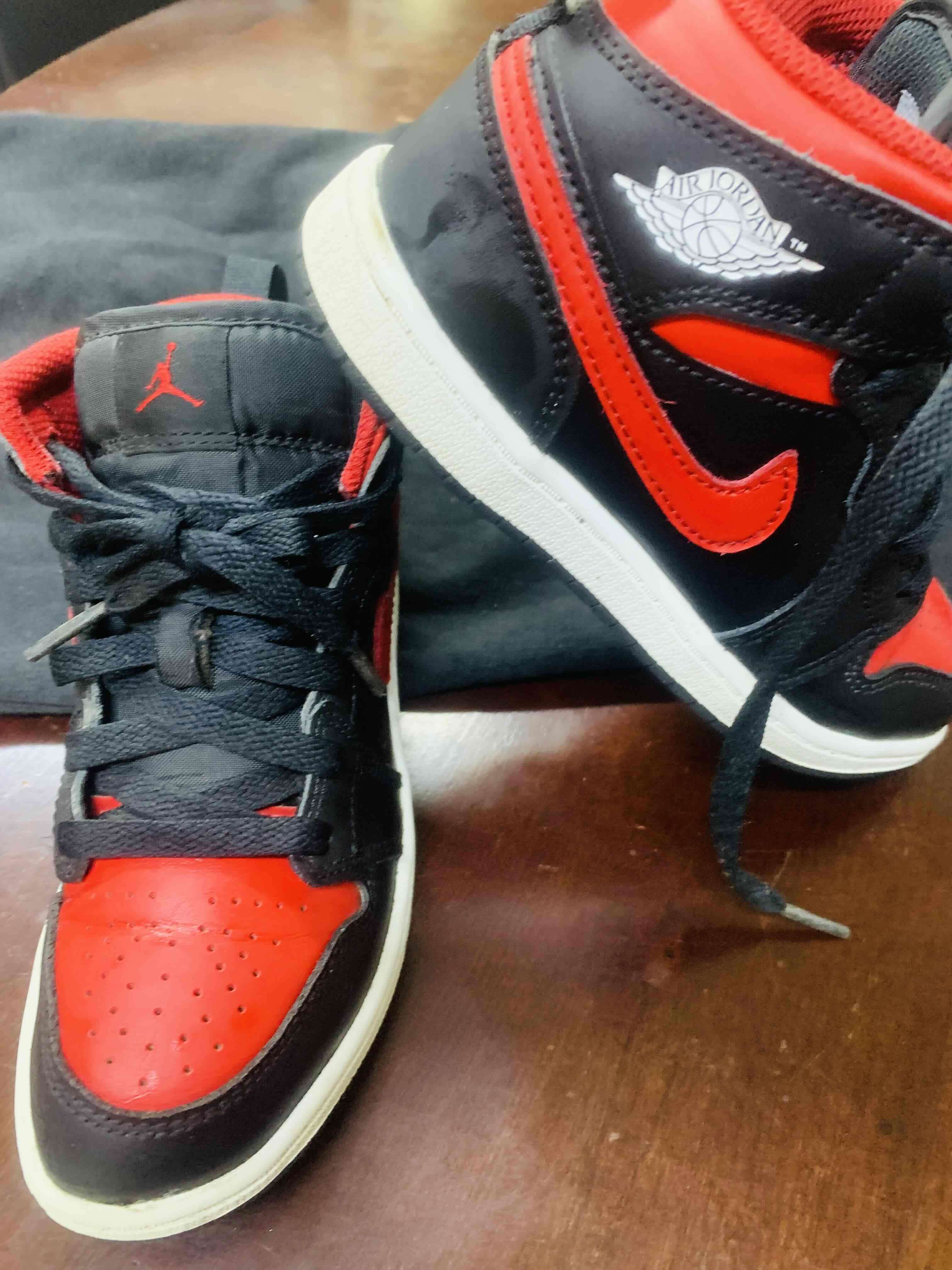 Lote de Zapatillas negras y rojas para niño - miniatura 2