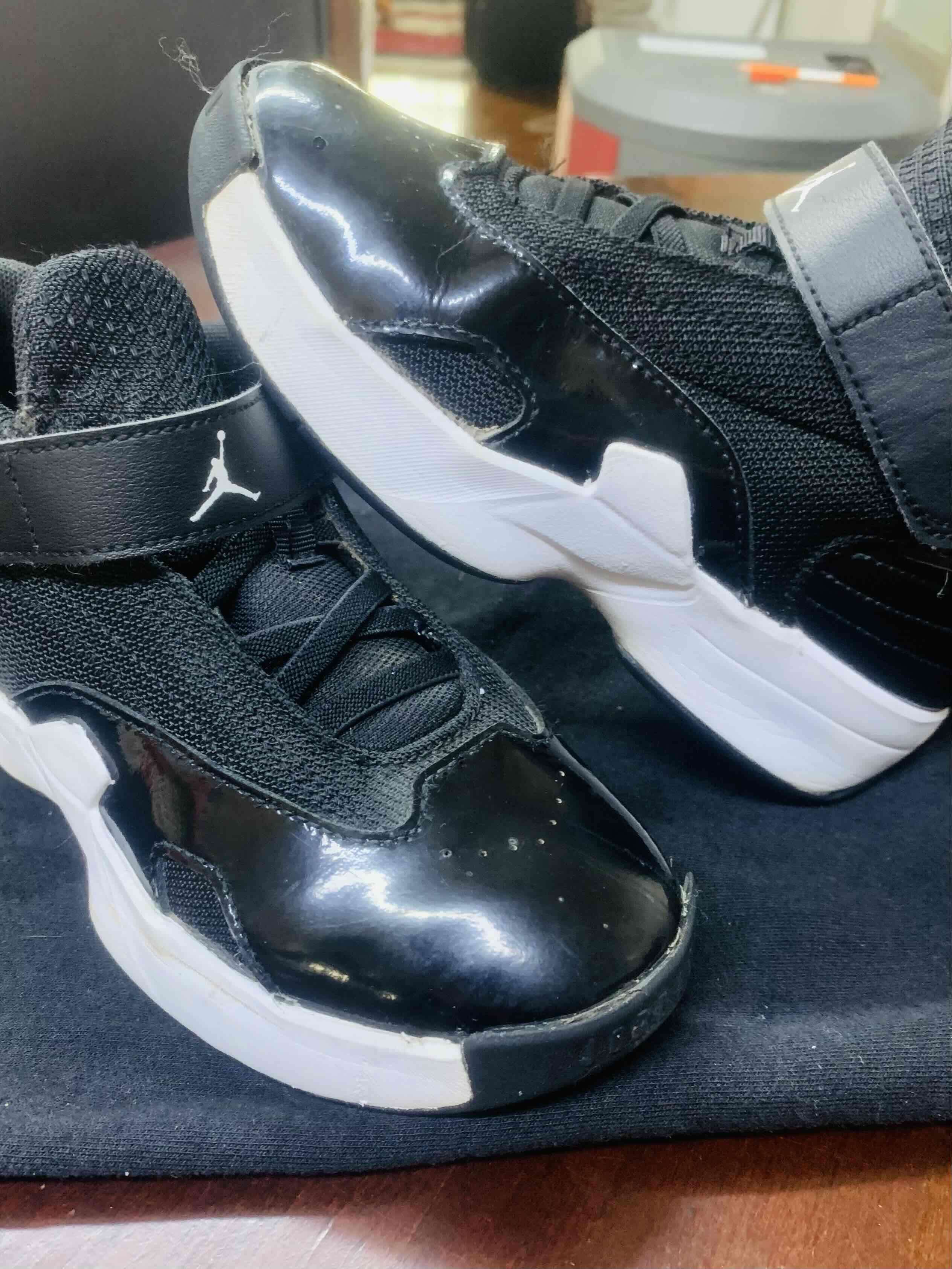 Lote de Zapatillas negras y rojas para niño - miniatura 3