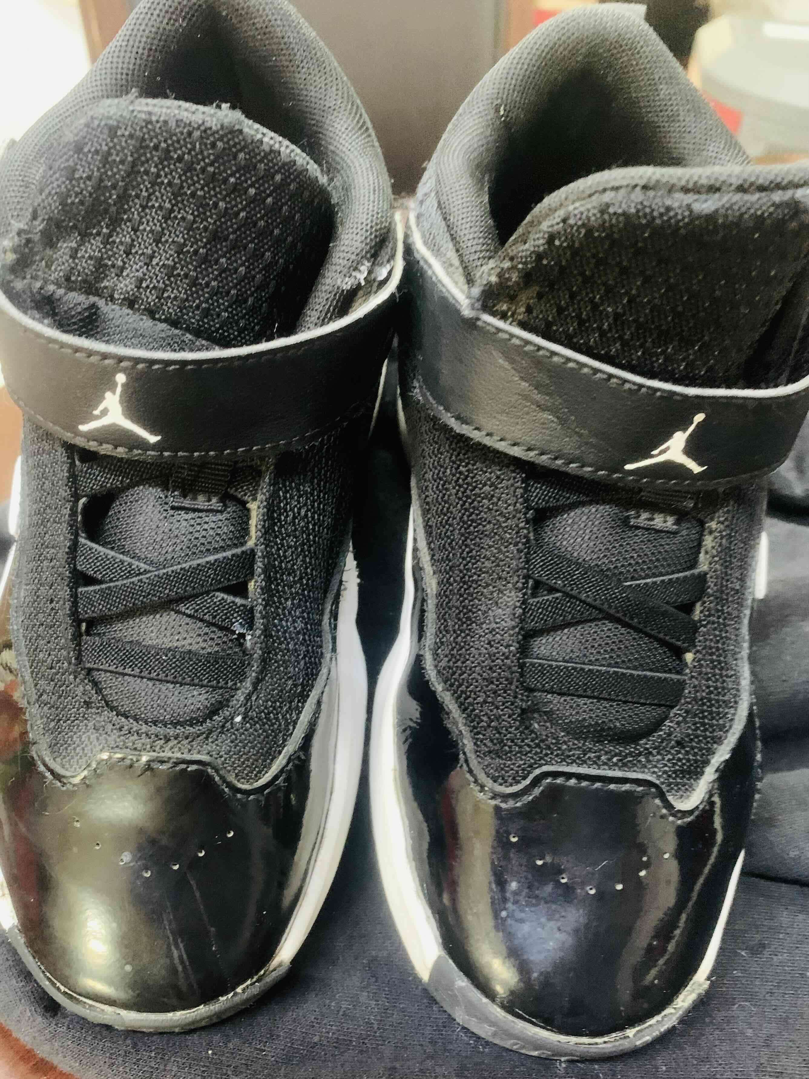 Lote de Zapatillas negras y rojas para niño - miniatura 4