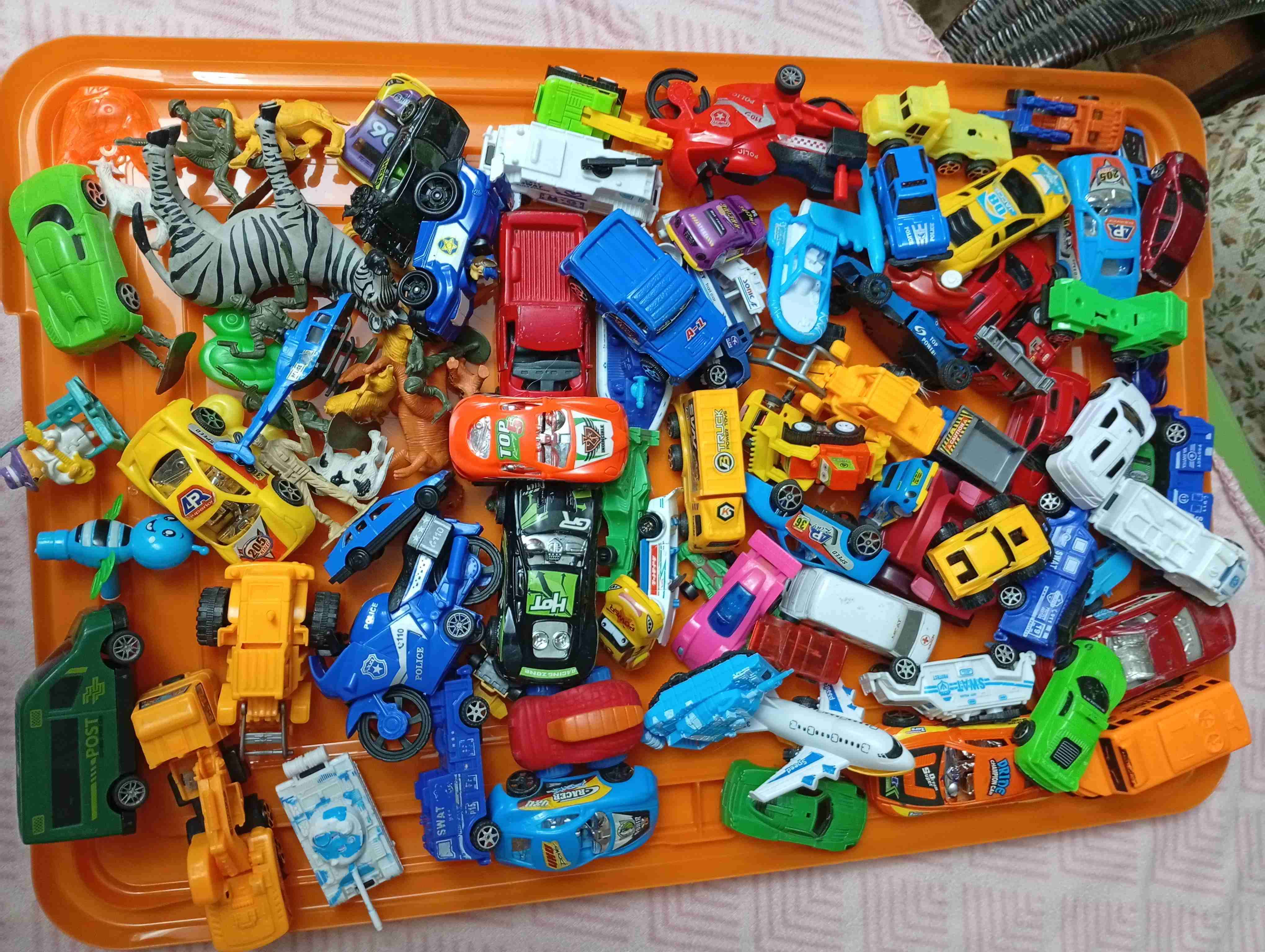 Lote de autitos pequeños. Gran variedad . - miniatura 1