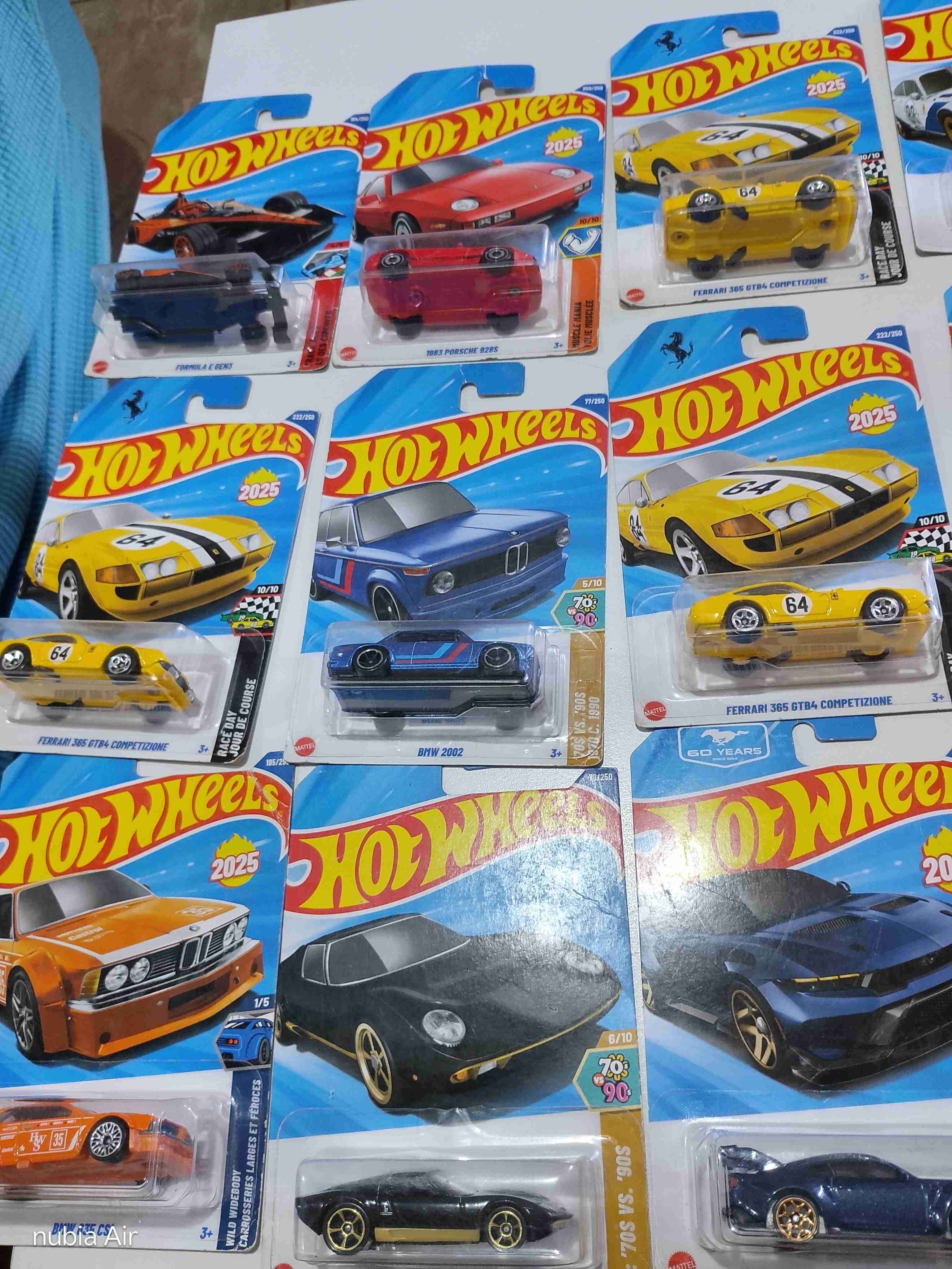 Autos Hot Wheels en caja - miniatura 1