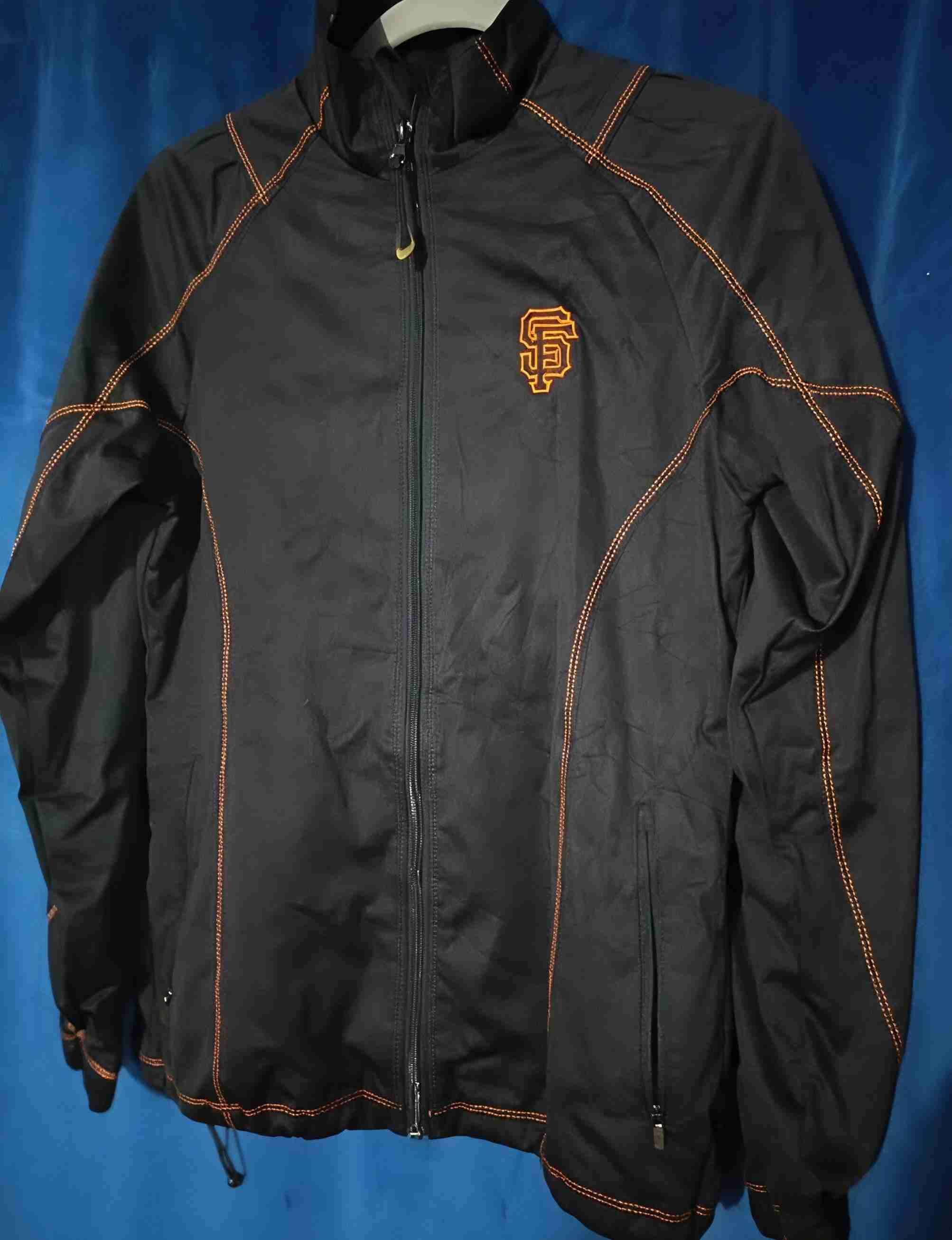 Cortavientos con capucha - miniatura 4