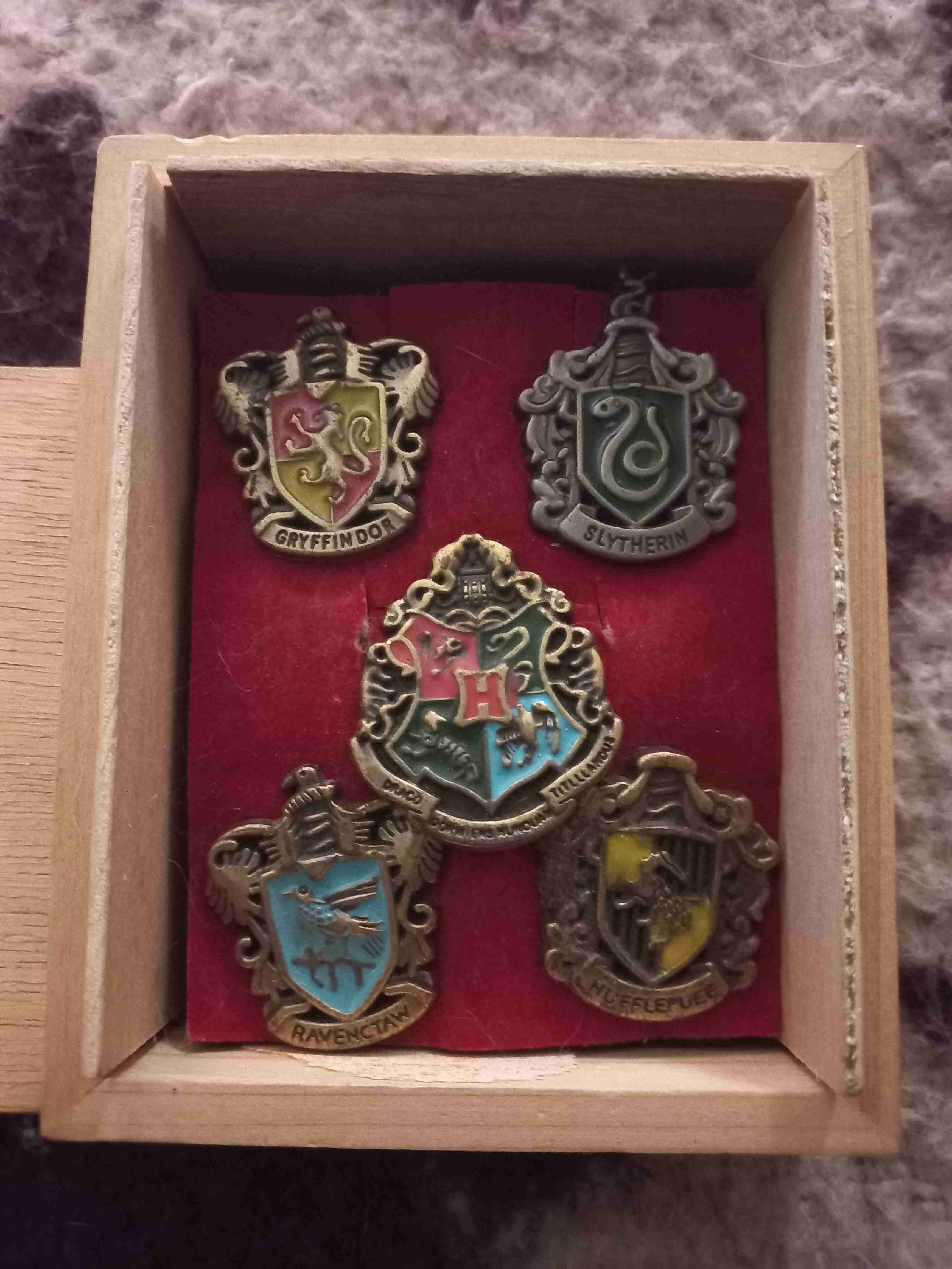 Set de pines metalicos de Hogwarts - miniatura 2