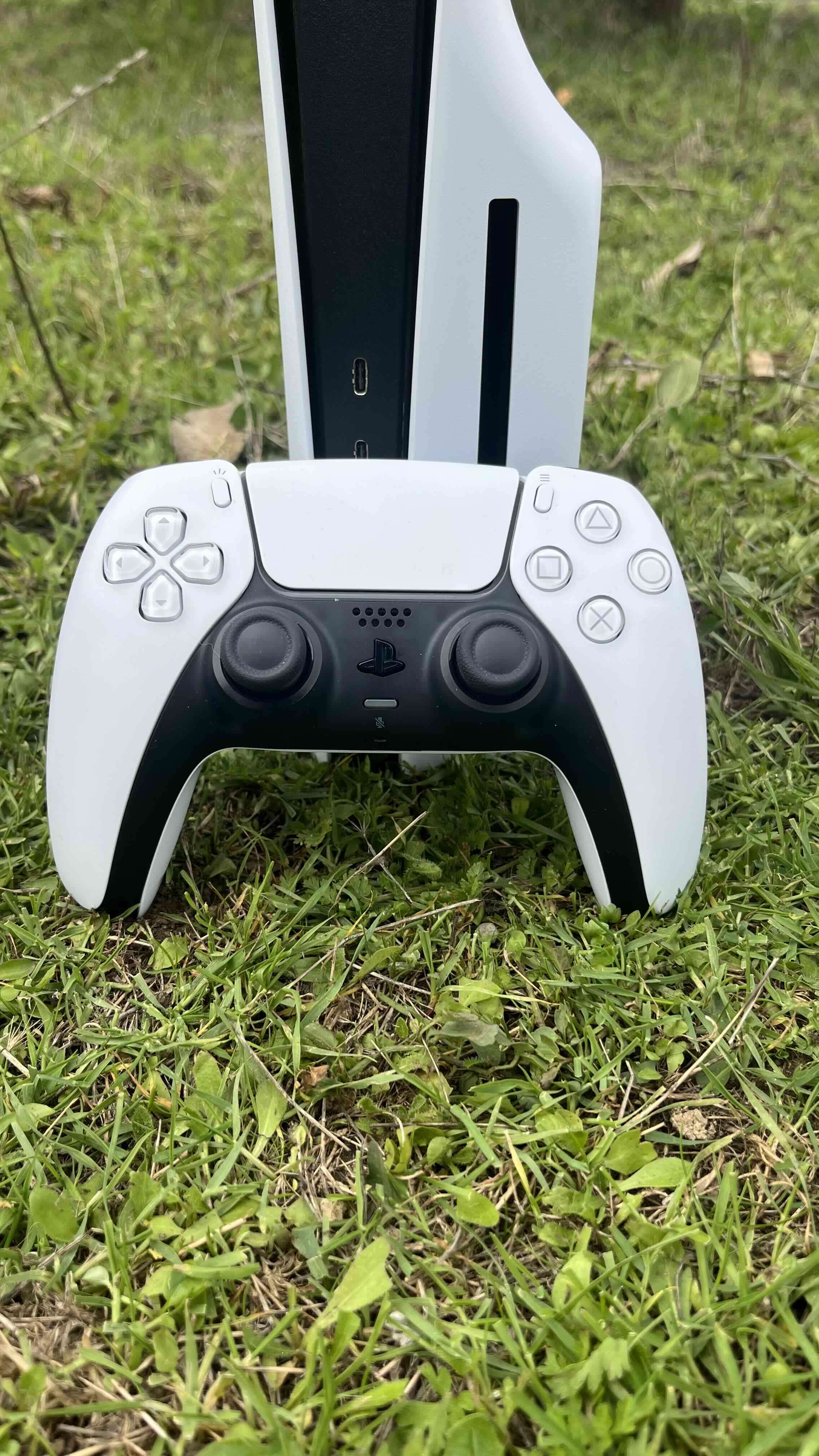 Consola PS5 con dos juegos - miniatura 3