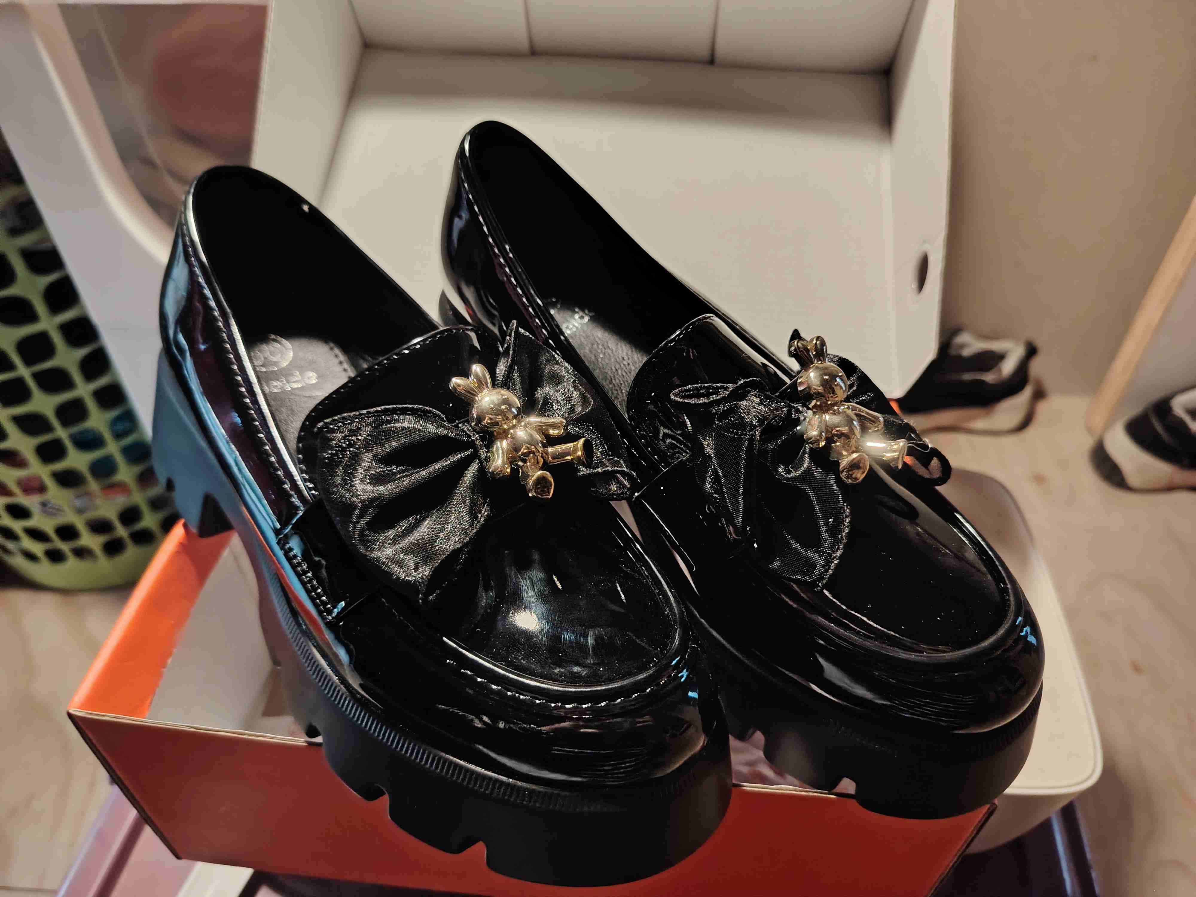 Mocasines negros con detalle dorado - miniatura 1