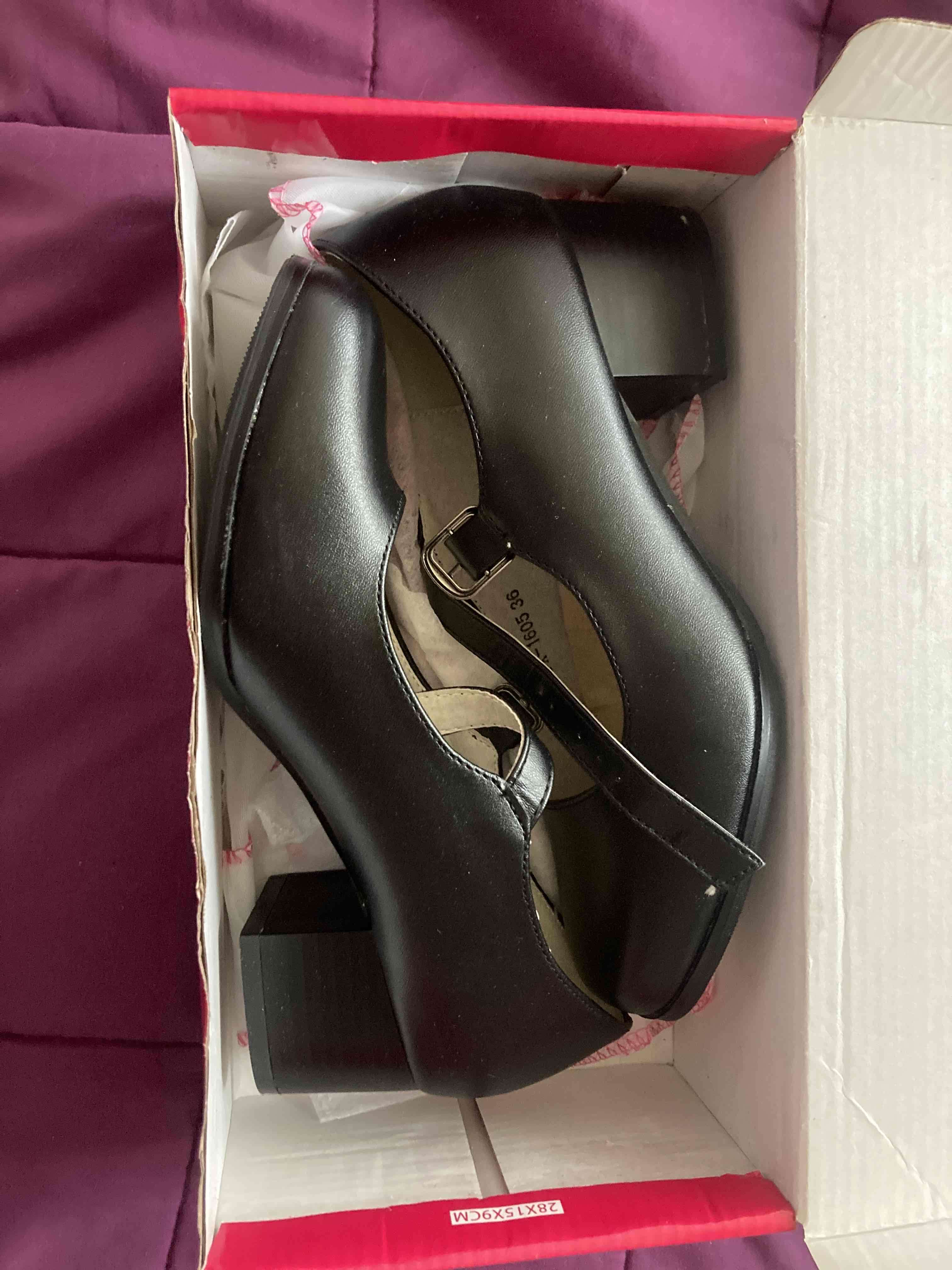 Zapatos de cueca de tacón negro nuevos