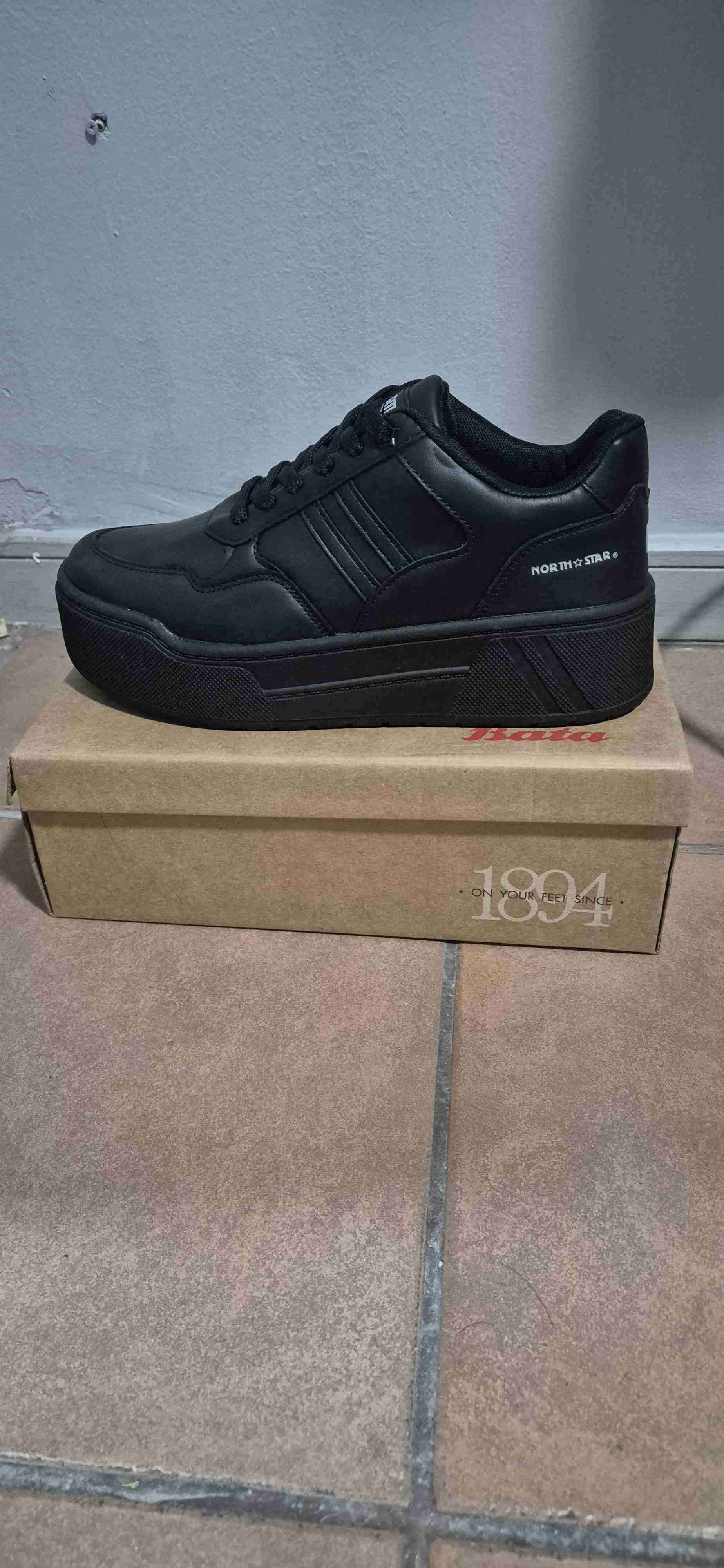 Zapatillas y sandalias. - miniatura 1