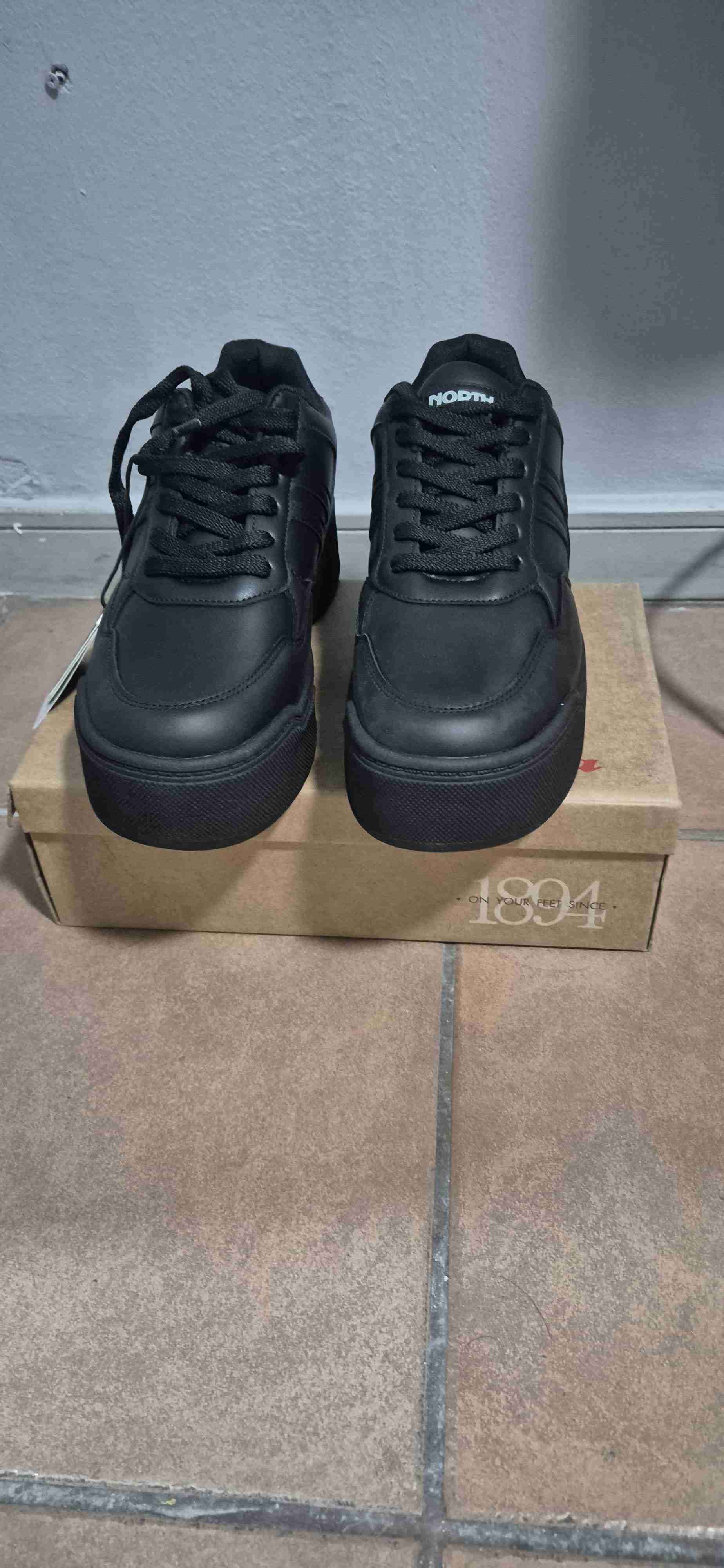 Zapatillas y sandalias. - miniatura 2