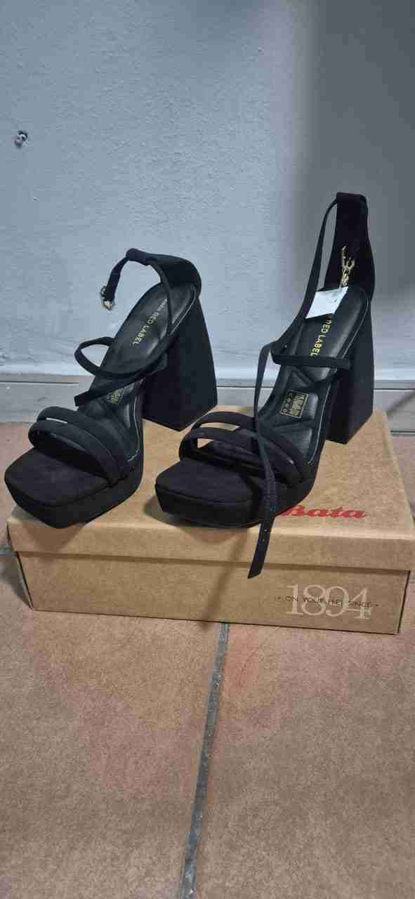 Zapatillas y sandalias. - miniatura 4