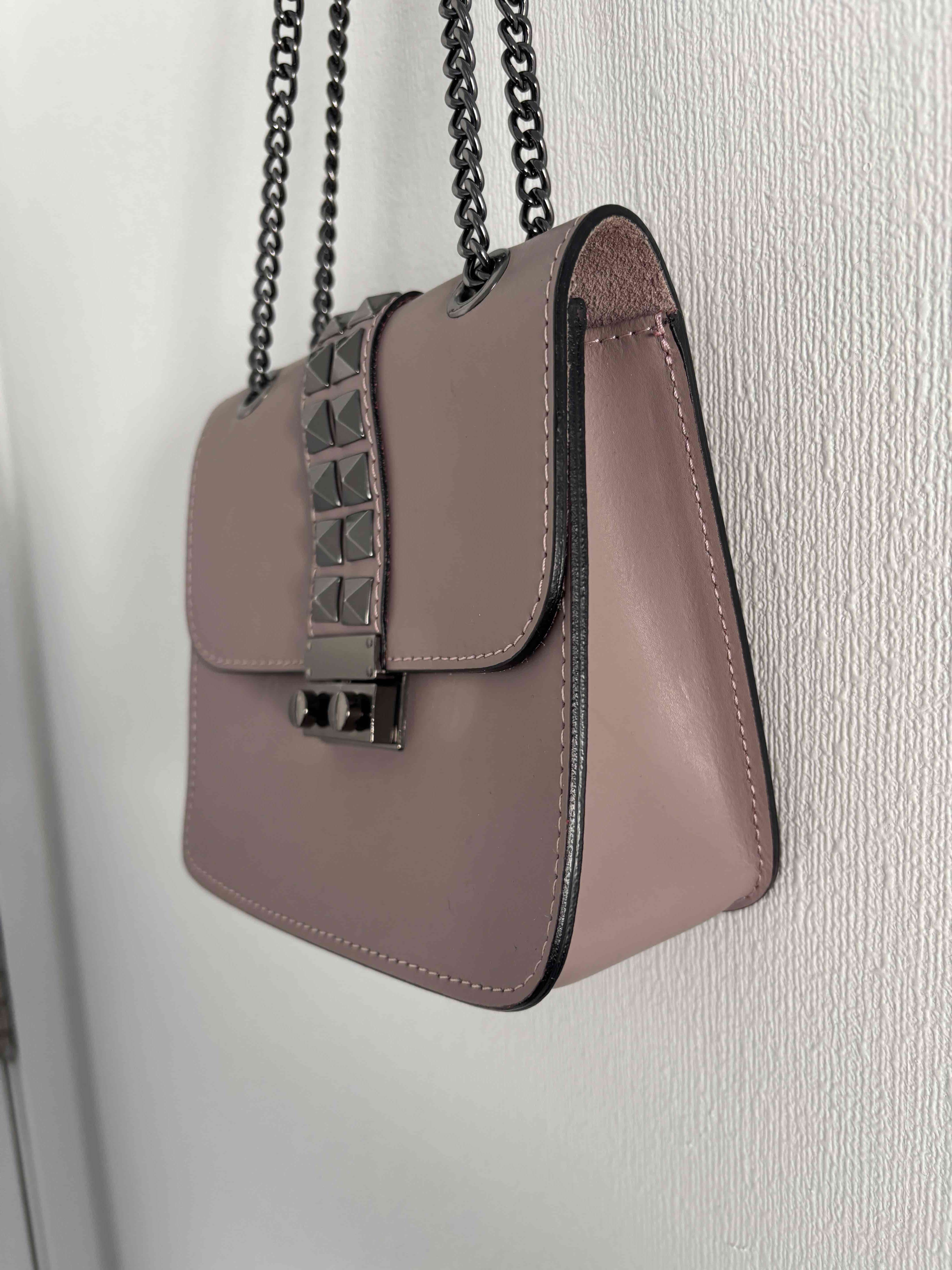 Cartera con cadena y tachuelas - miniatura 2