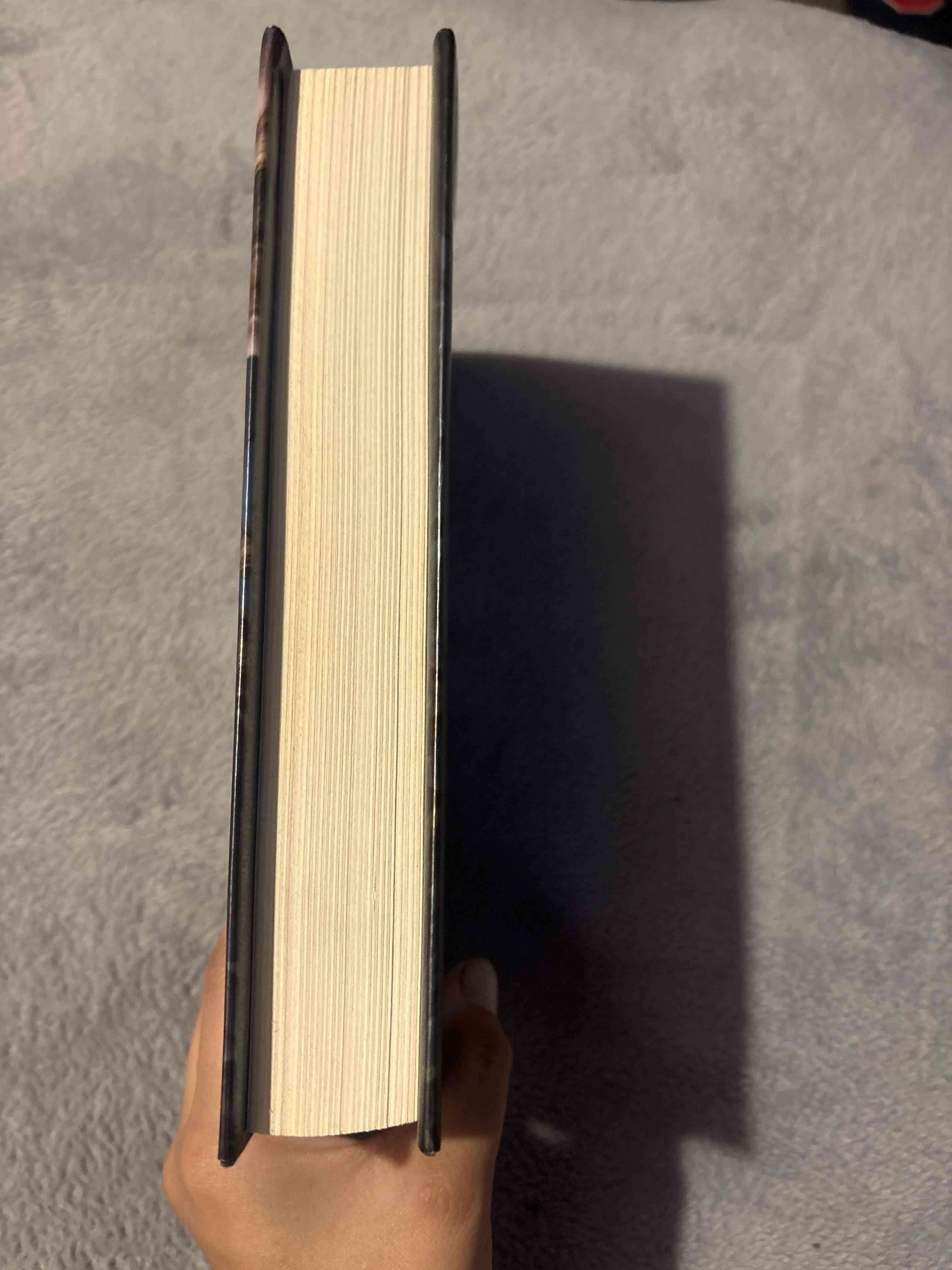 Libro 'Sorcery of Thorns' tapa dura - miniatura 2