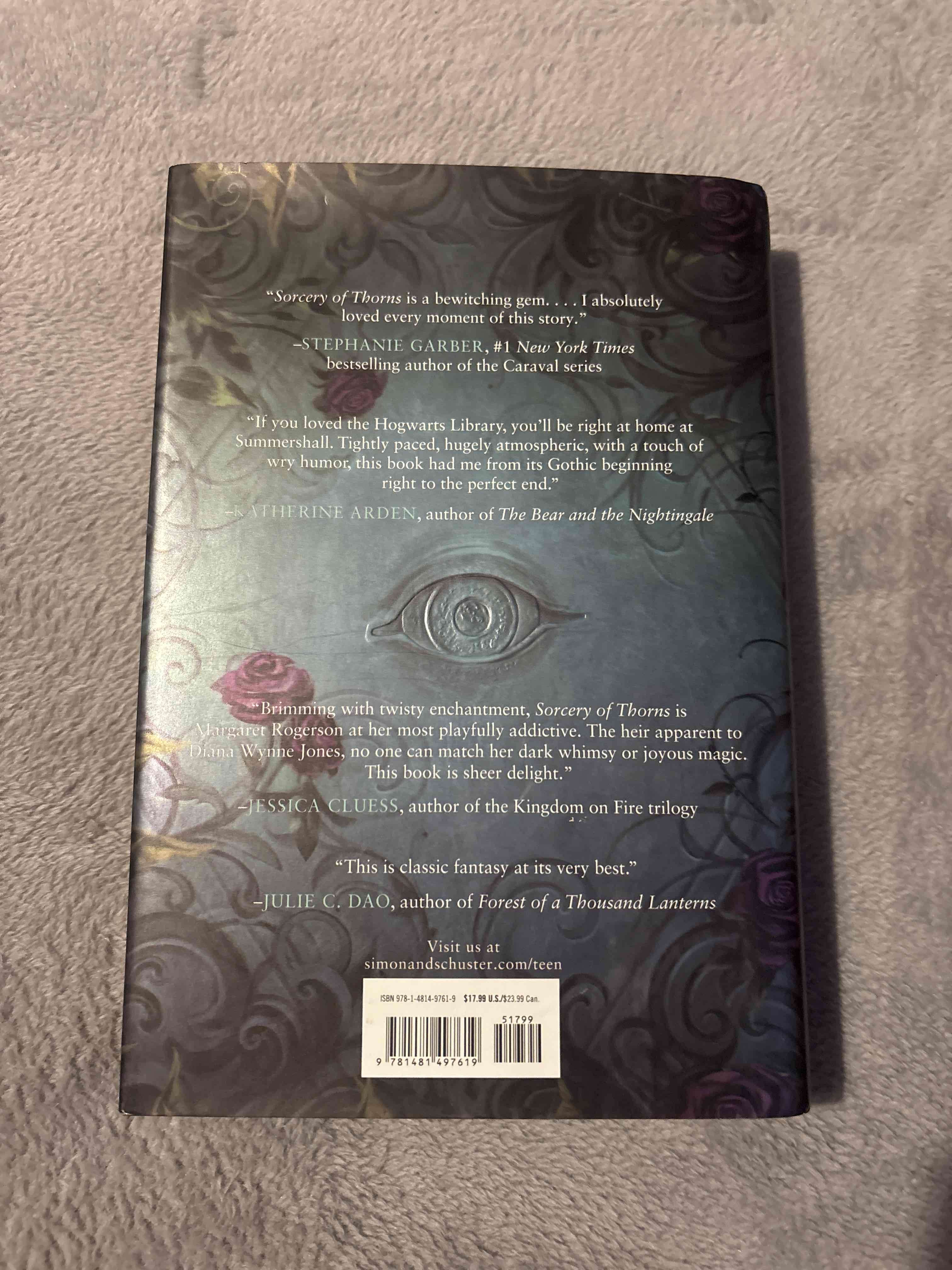 Libro 'Sorcery of Thorns' tapa dura - miniatura 3