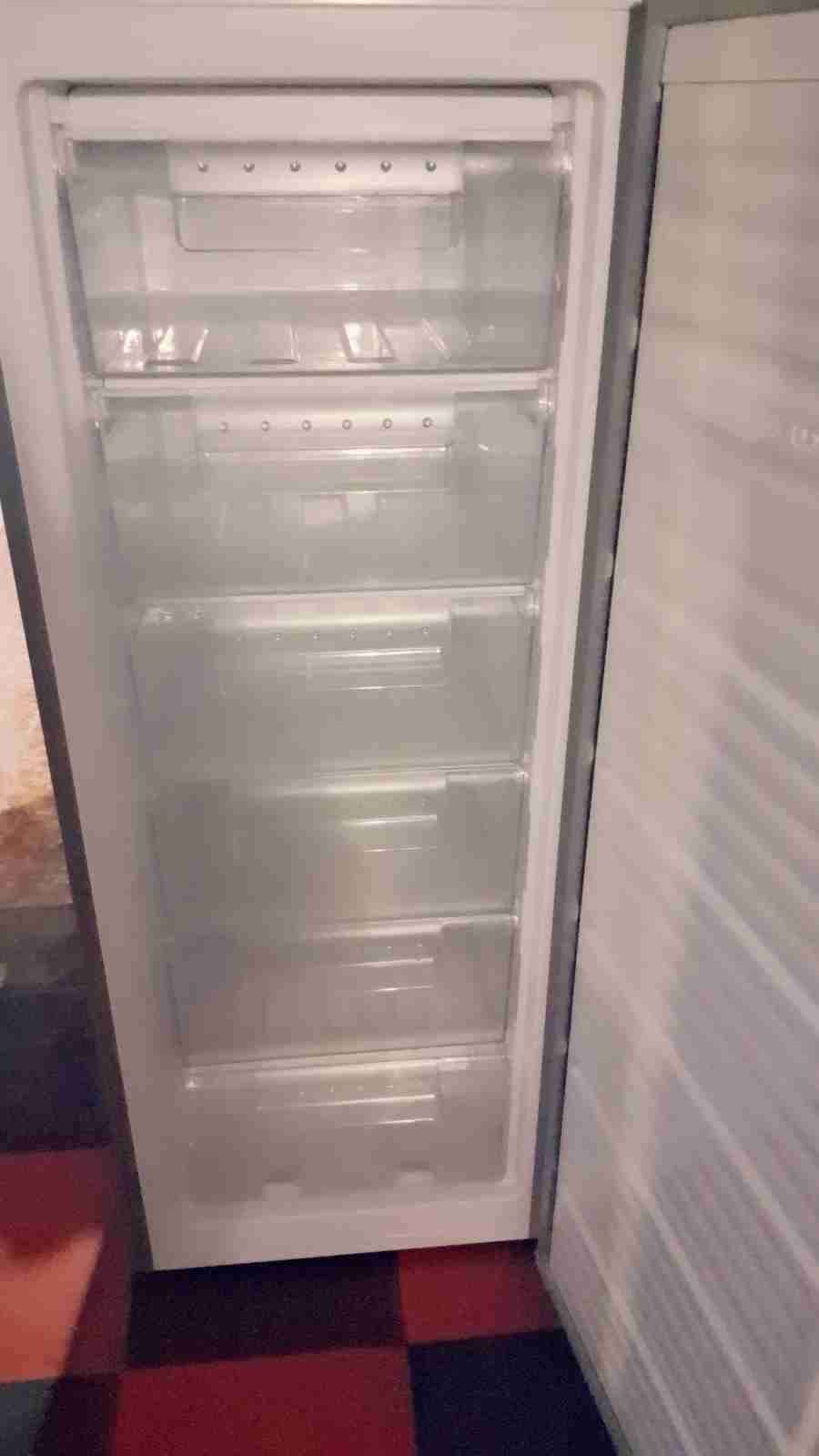 Congeladora vertical gris Mademsa - miniatura 2