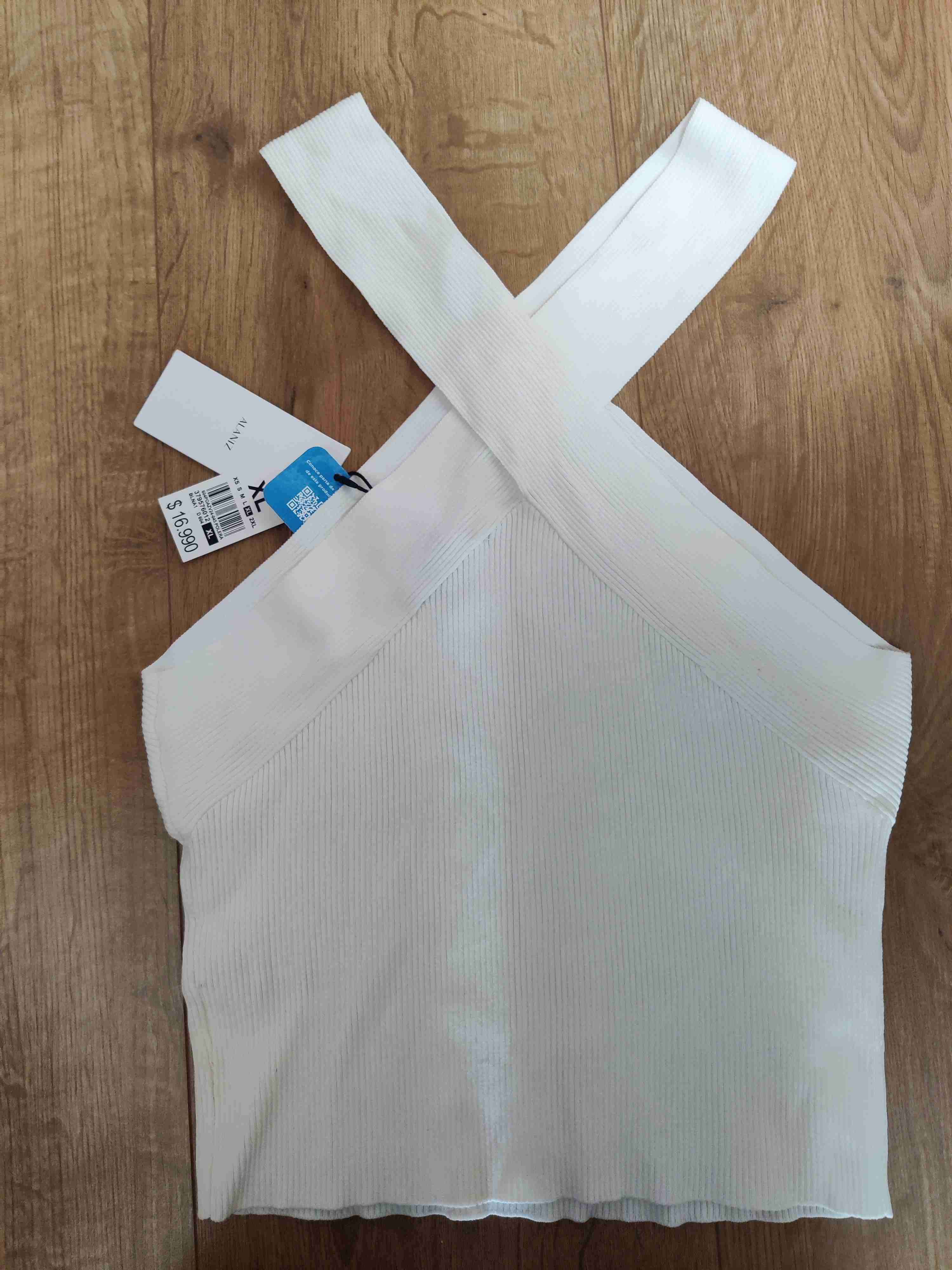 Top blanco cruzado sin mangas - miniatura 1