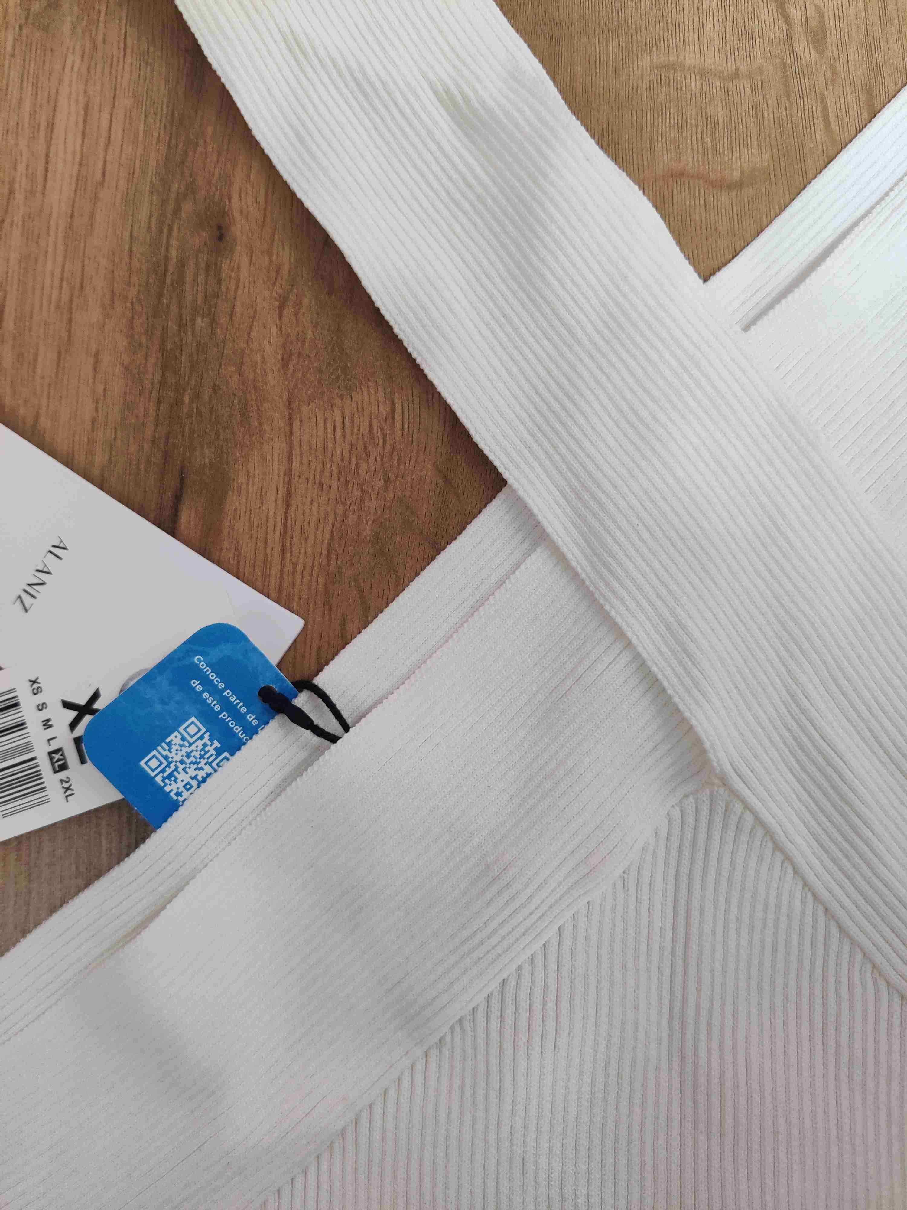 Top blanco cruzado sin mangas - miniatura 2