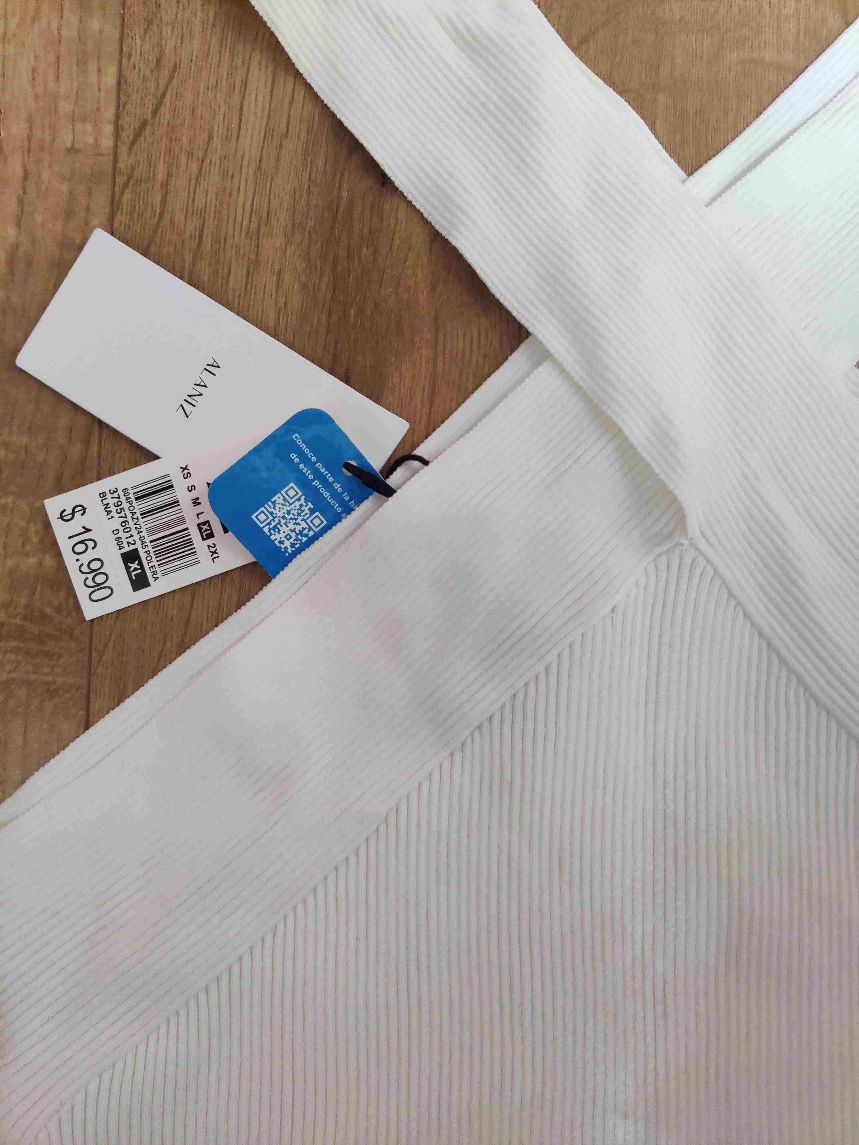 Top blanco cruzado sin mangas - miniatura 3