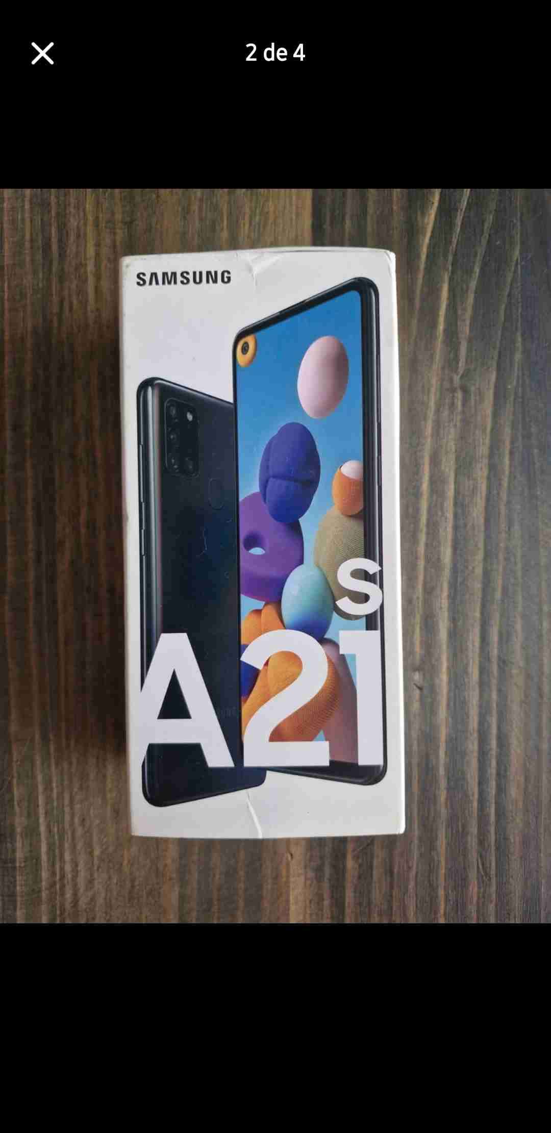 Smartphone con pantalla rota - miniatura 2