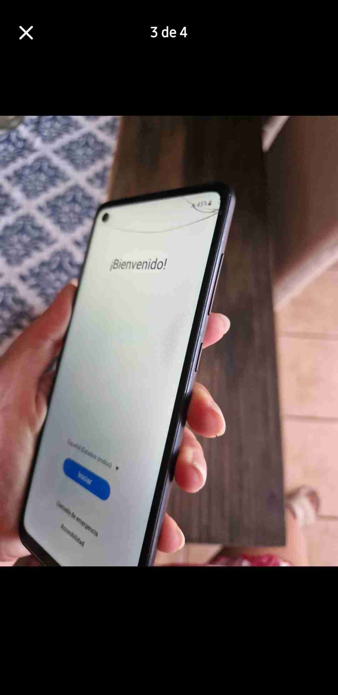 Smartphone con pantalla rota - miniatura 3