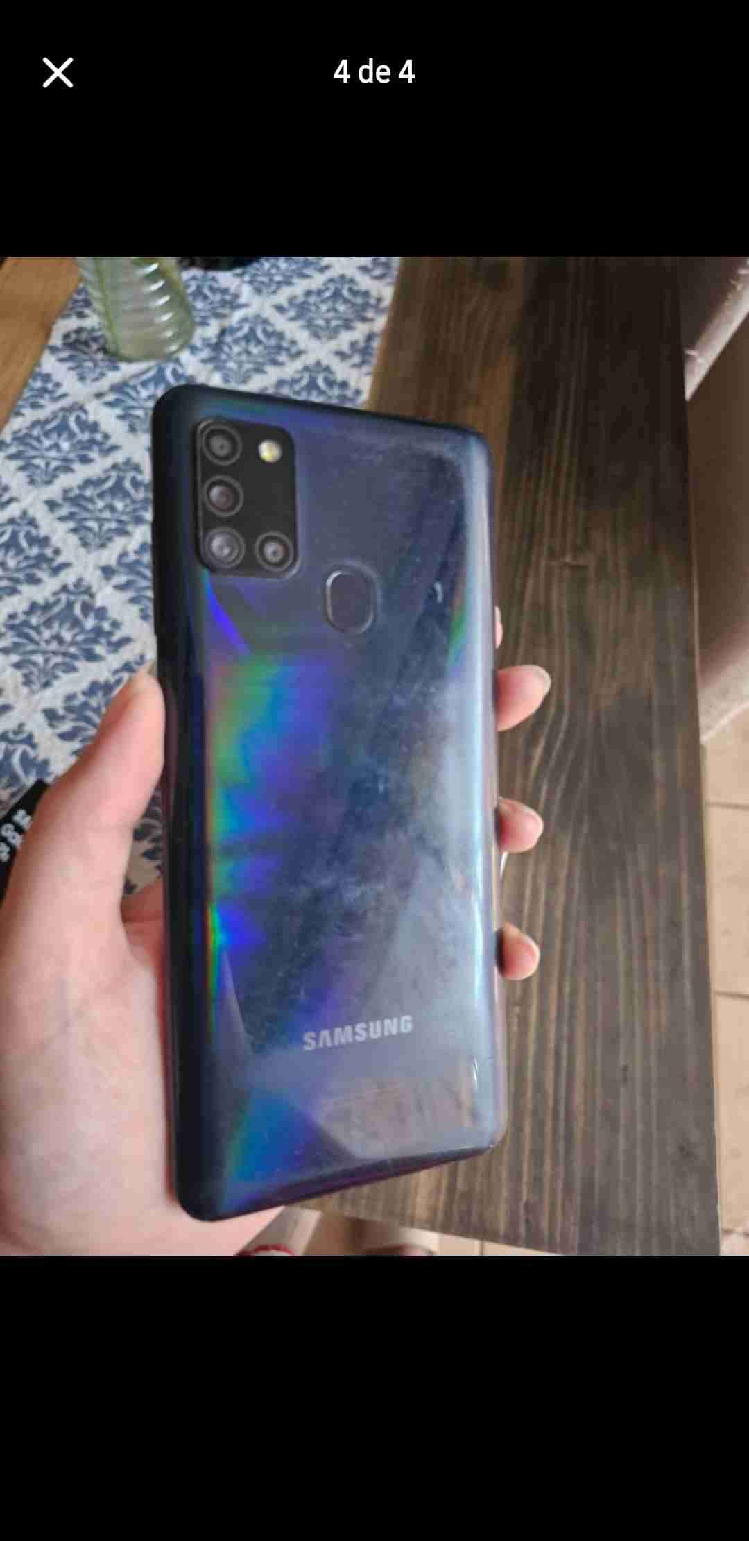 Smartphone con pantalla rota - miniatura 4