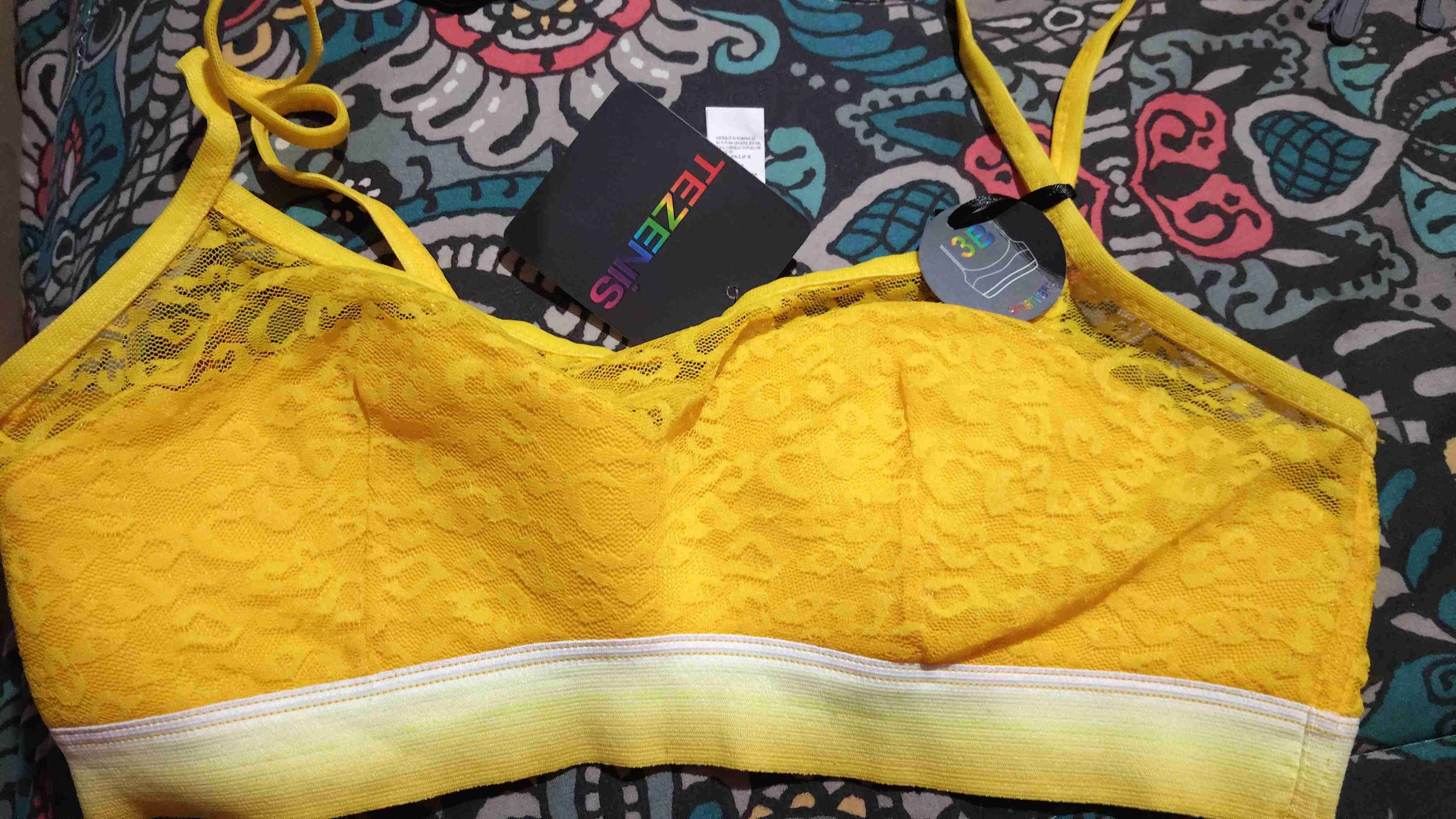 Bralette amarillo con encaje