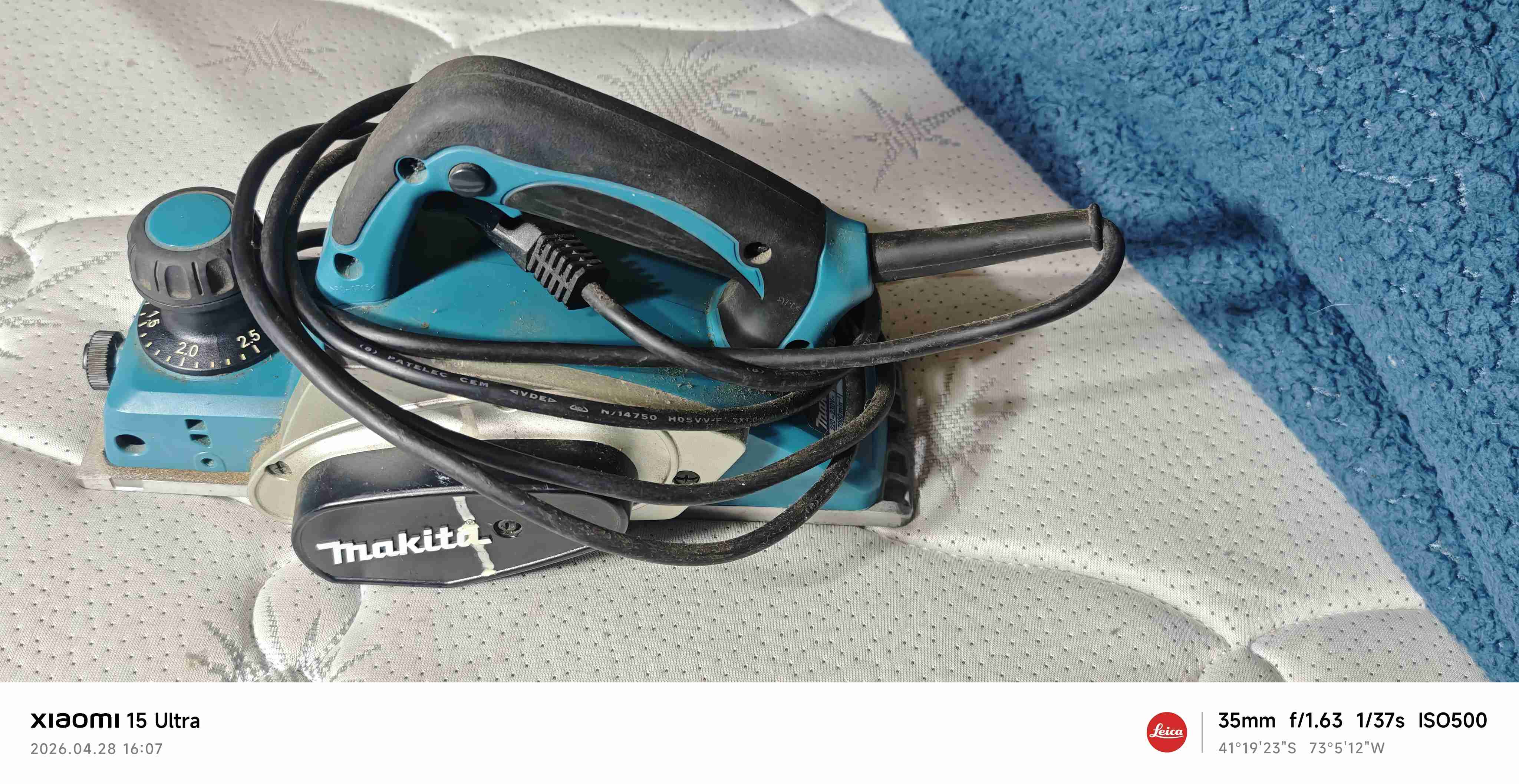 Lijadora eléctrica Makita azul