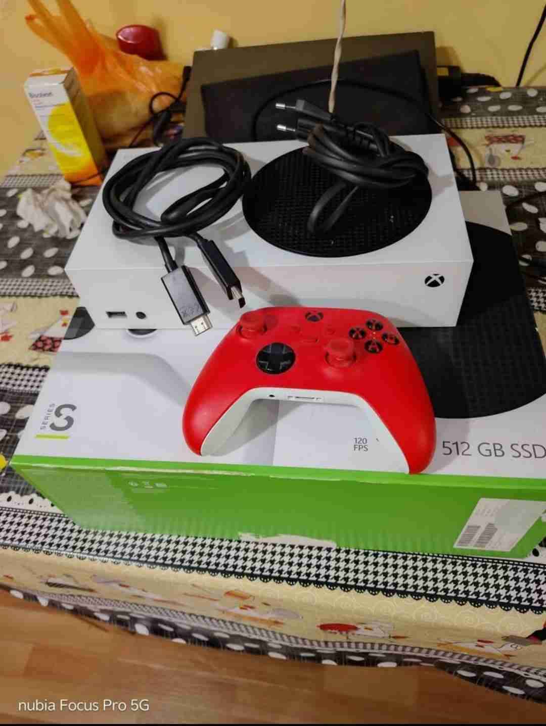 Consola Xbox Series S con control